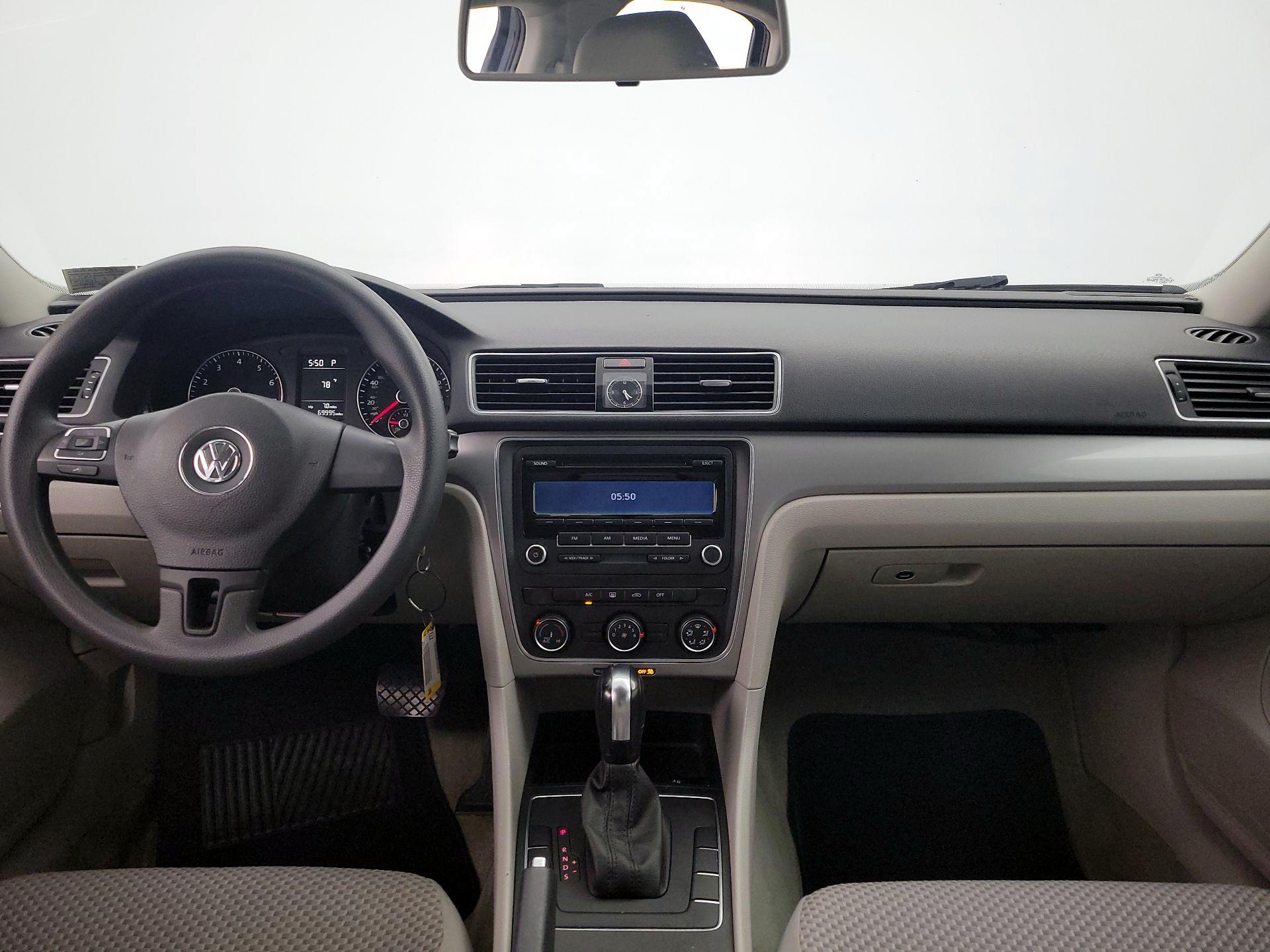 Thumbnail: 2015 Volkswagen Passat - 9