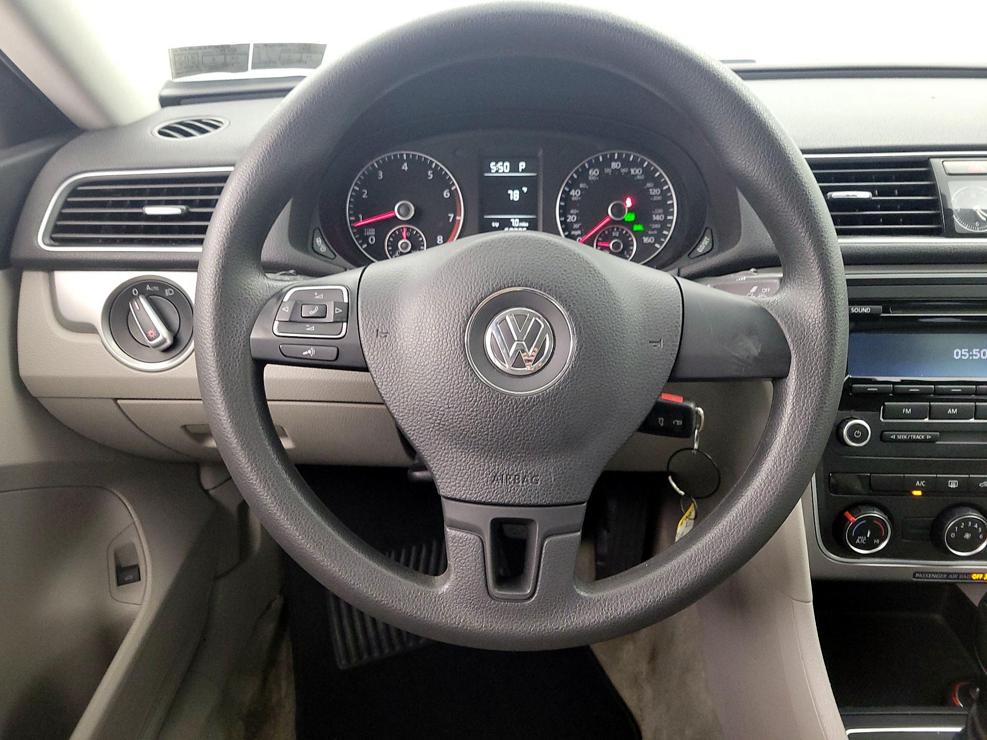 Thumbnail: 2015 Volkswagen Passat - 10