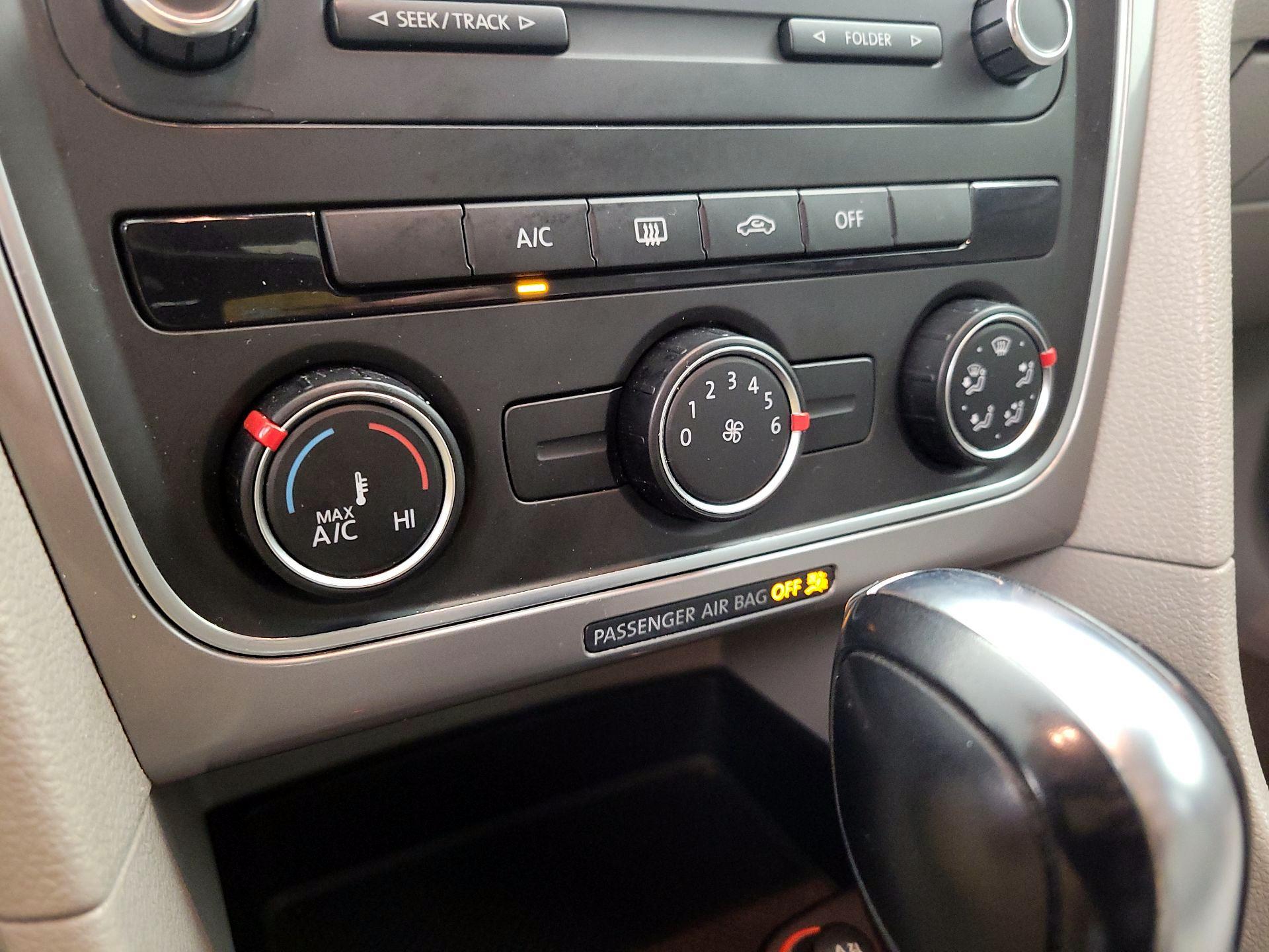 Thumbnail: 2015 Volkswagen Passat - 15