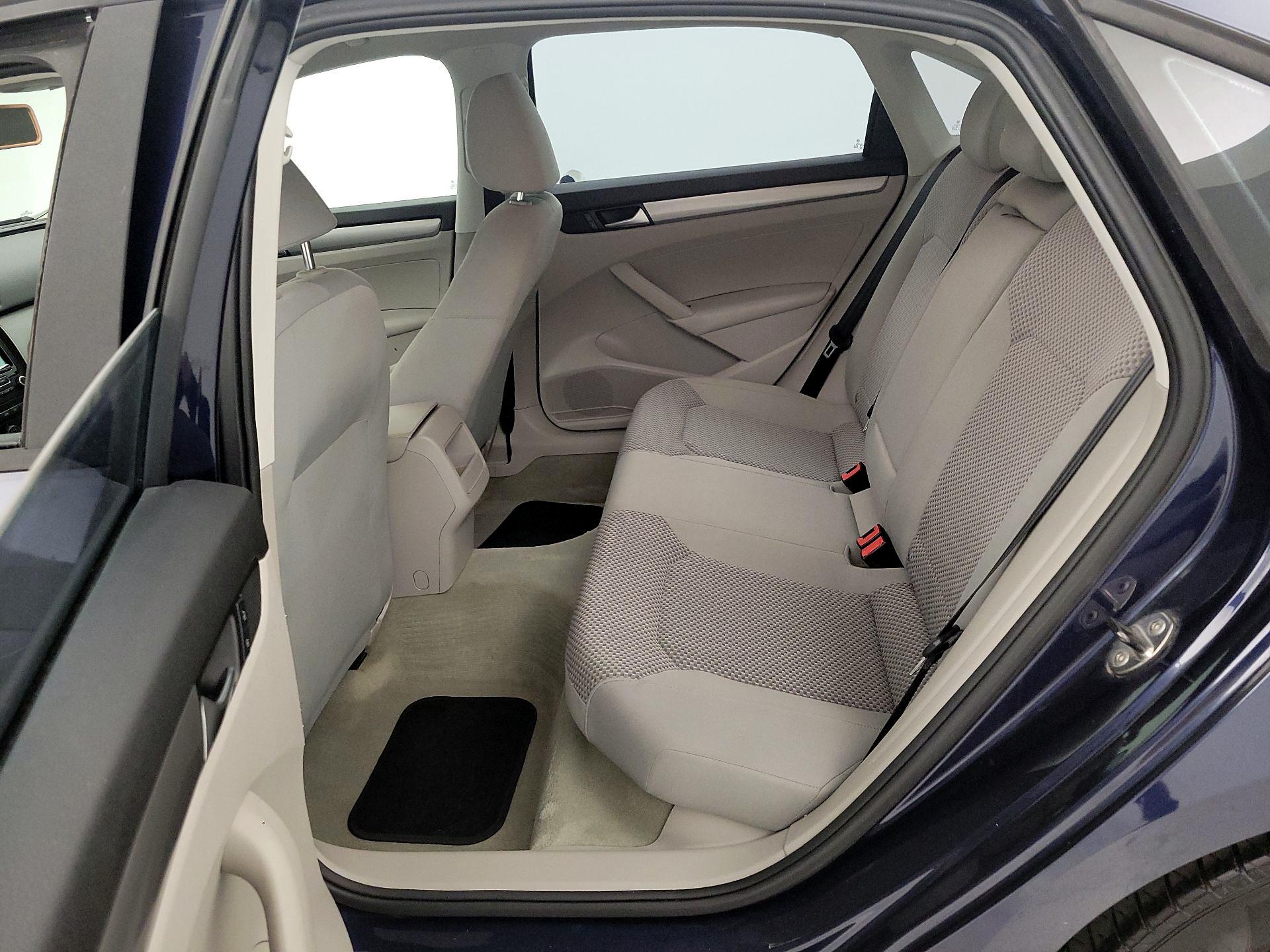 Thumbnail: 2015 Volkswagen Passat - 18