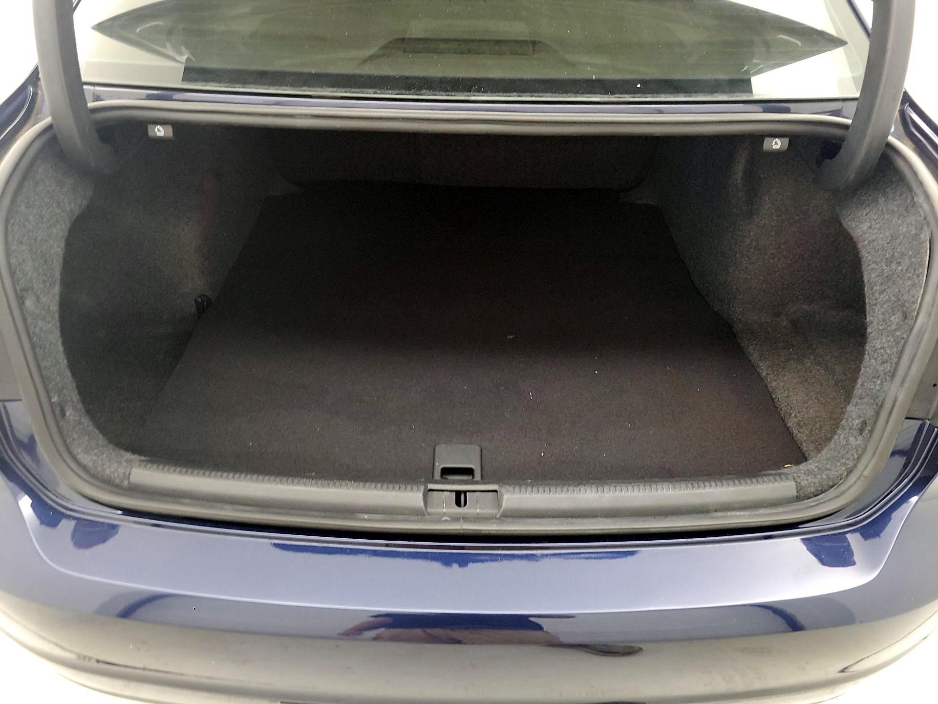 Thumbnail: 2015 Volkswagen Passat - 19