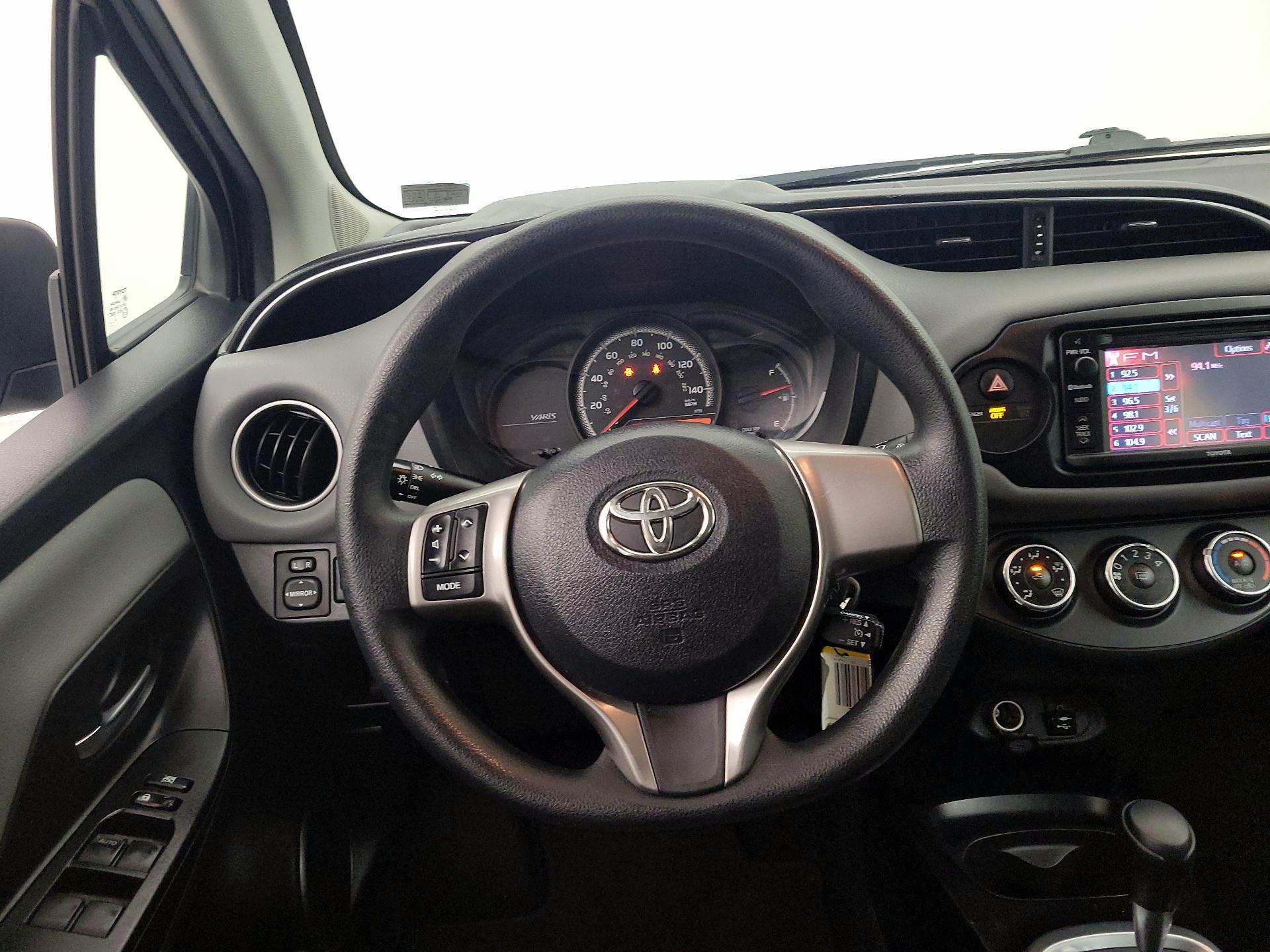 Thumbnail: 2015 Toyota Yaris - 10