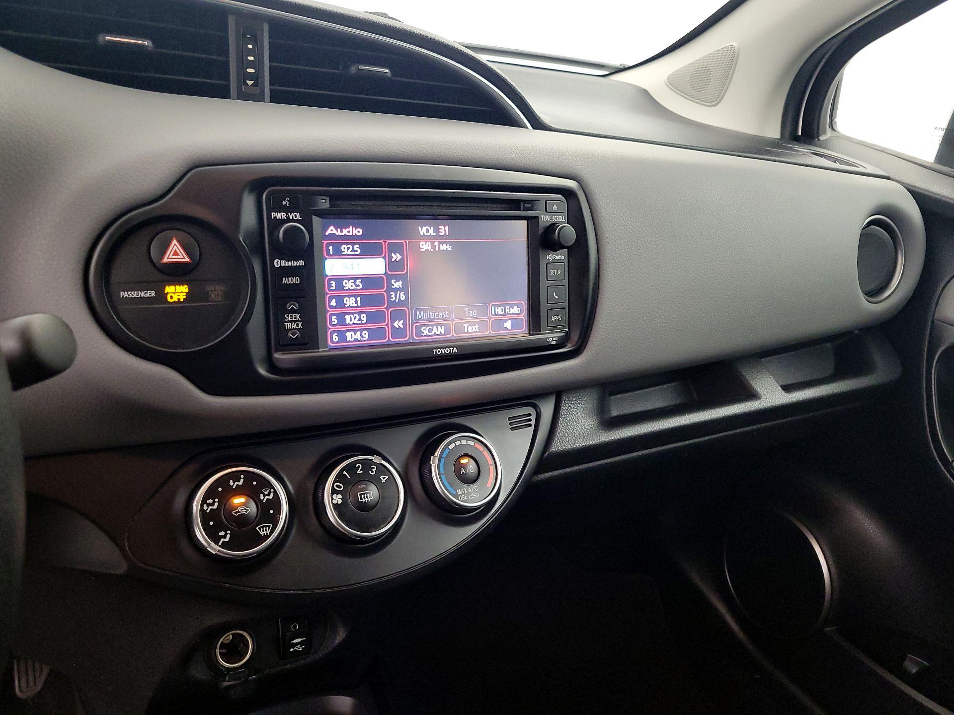Thumbnail: 2015 Toyota Yaris - 14
