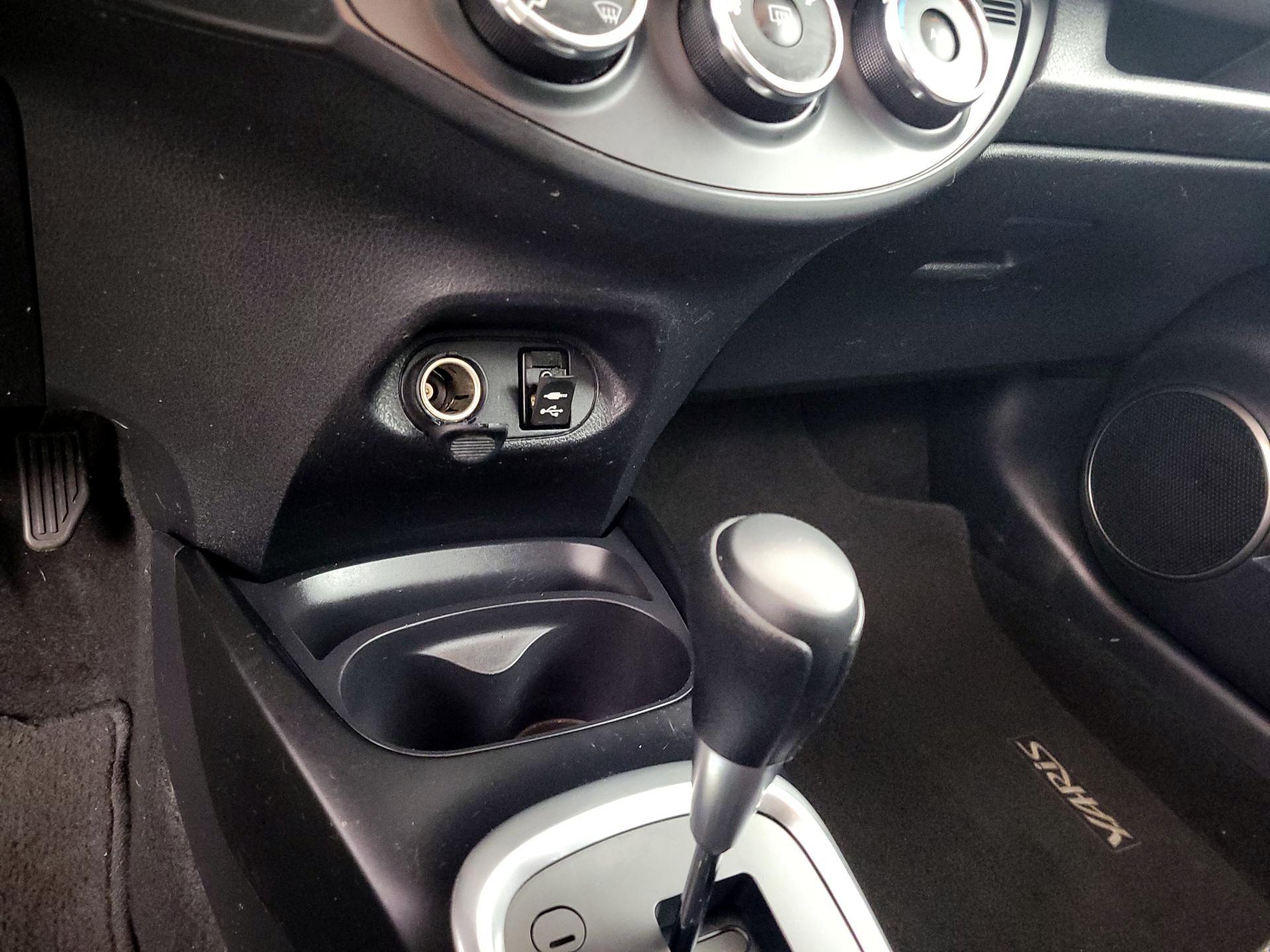 Thumbnail: 2015 Toyota Yaris - 17