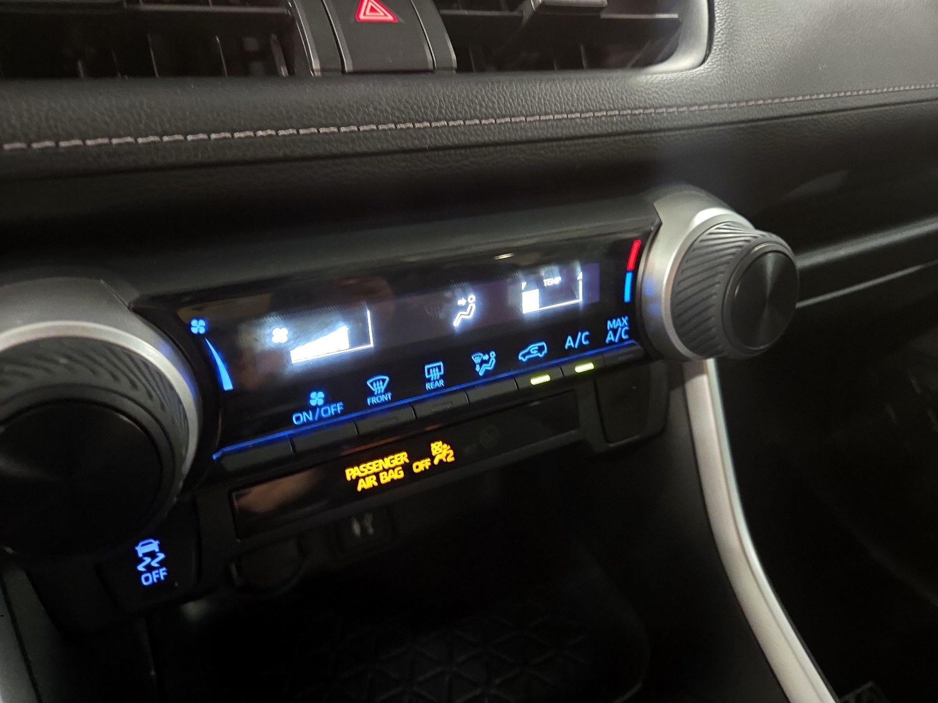 Thumbnail: 2019 Toyota RAV4 - 16