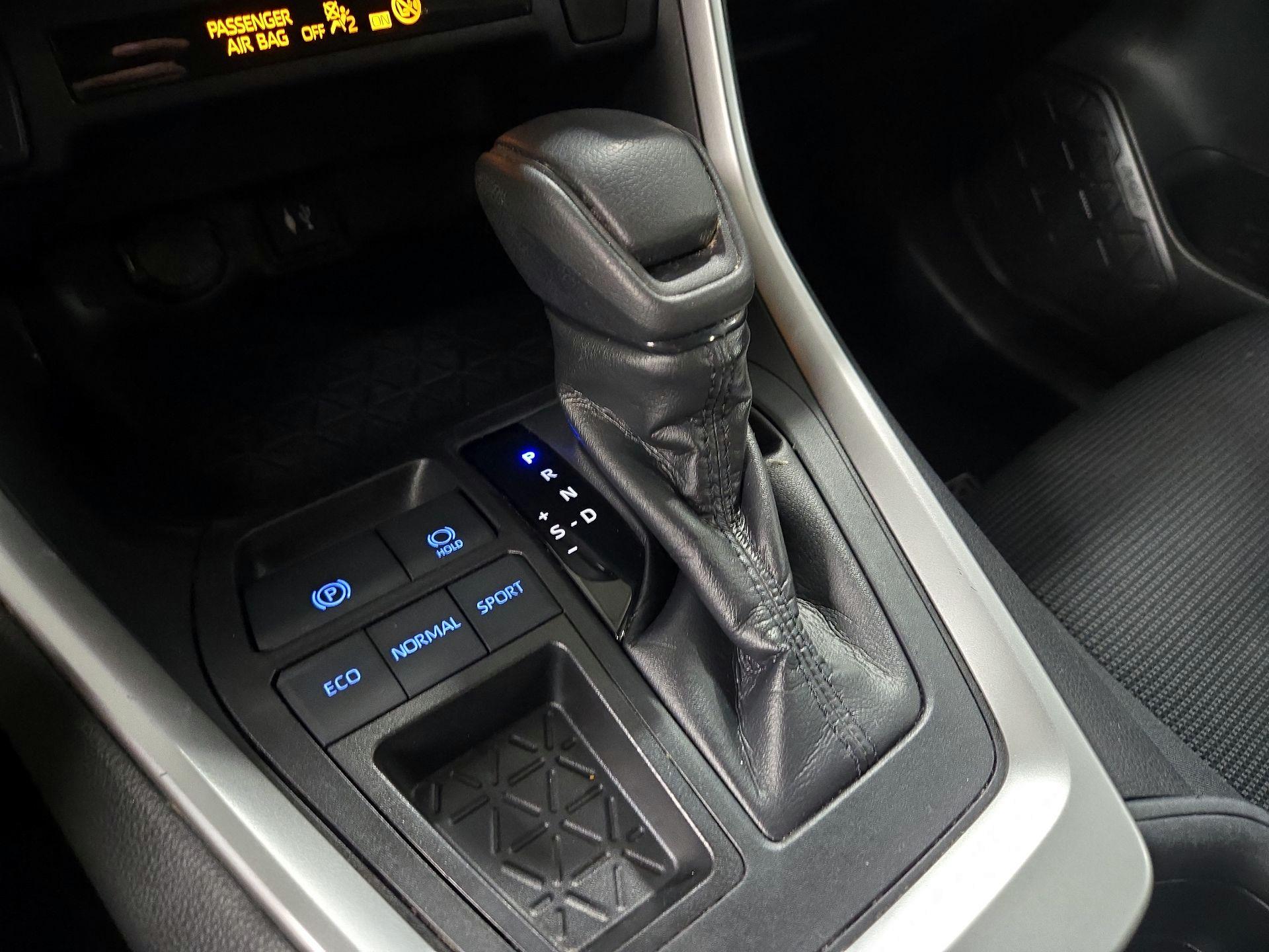 Thumbnail: 2019 Toyota RAV4 - 17