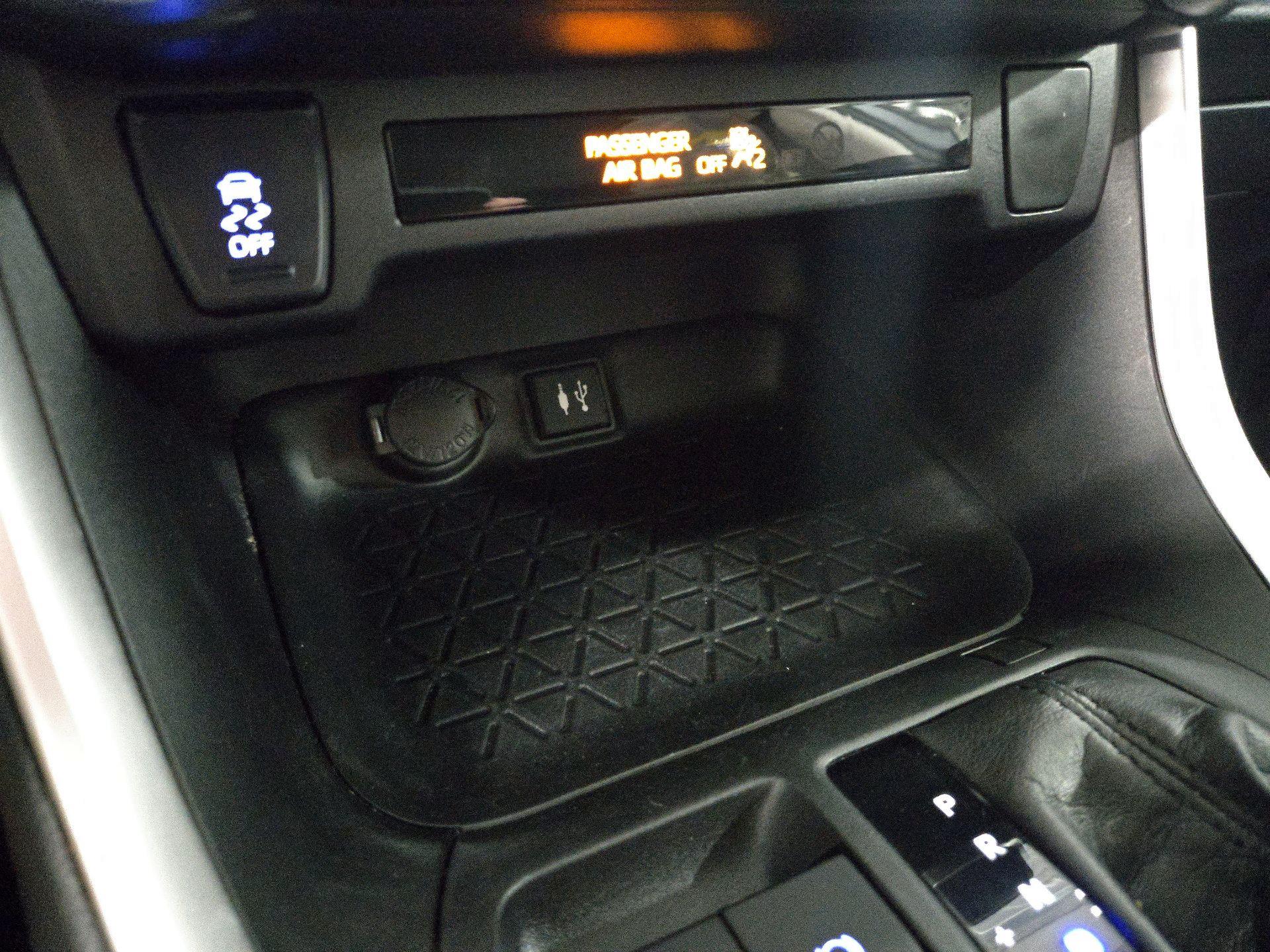 Thumbnail: 2019 Toyota RAV4 - 18