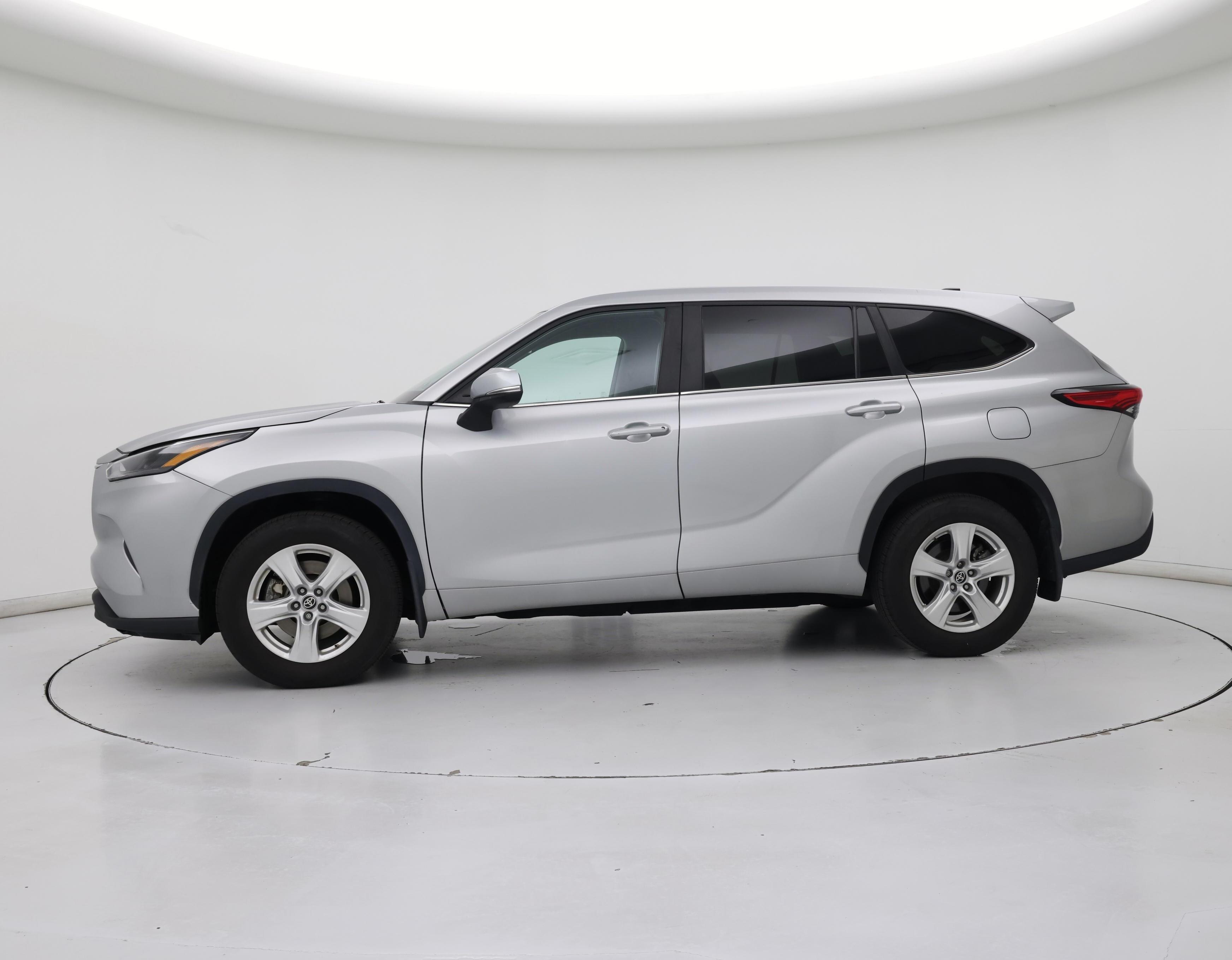 Thumbnail: 2023 Toyota Highlander - 3