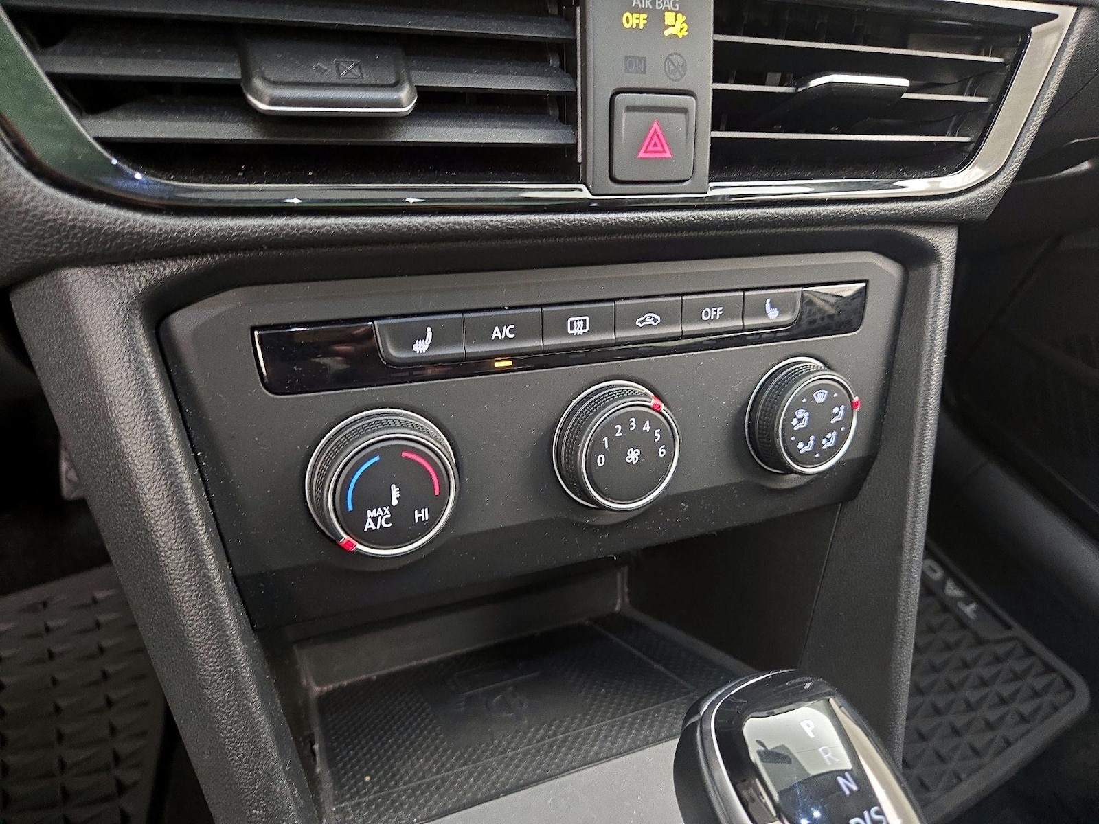 2022 Volkswagen Taos SE - Photo 17