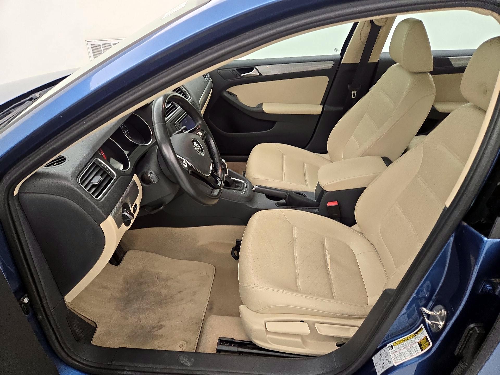 Thumbnail: 2016 Volkswagen Jetta - 11