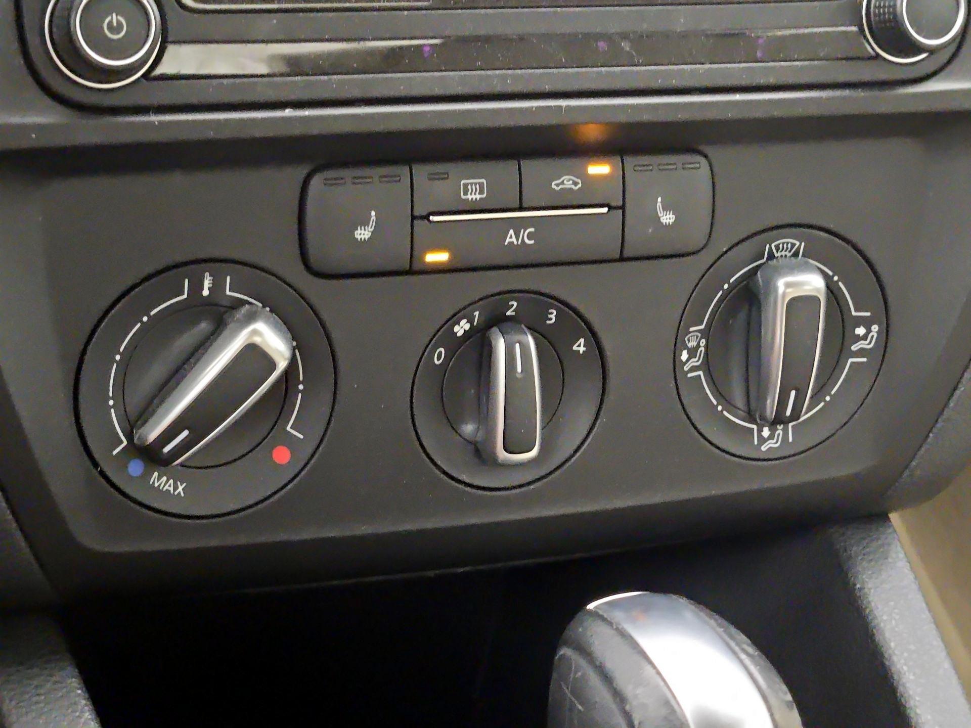Thumbnail: 2016 Volkswagen Jetta - 16