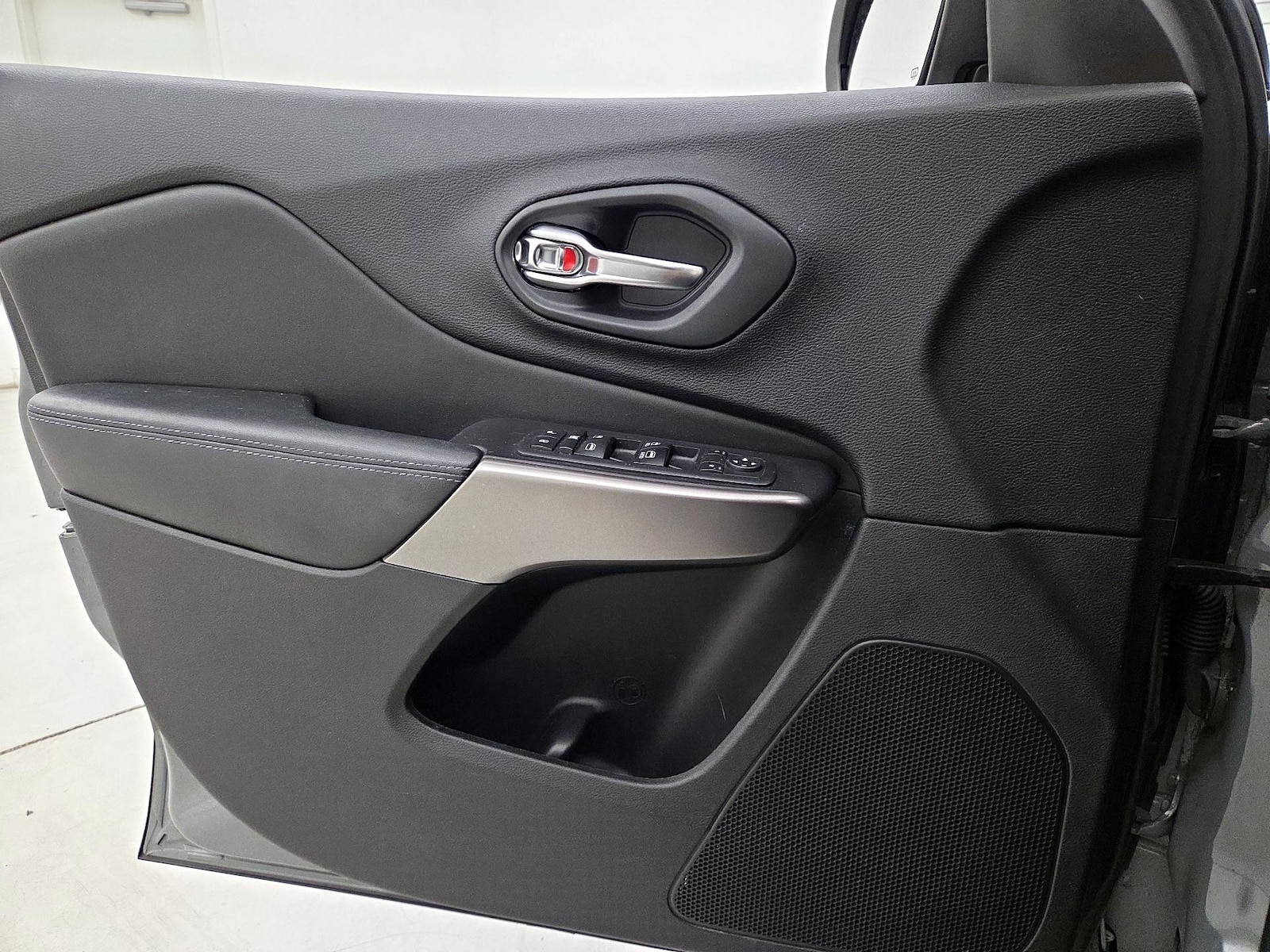 2020 Jeep Cherokee Latitude Plus - Photo 13
