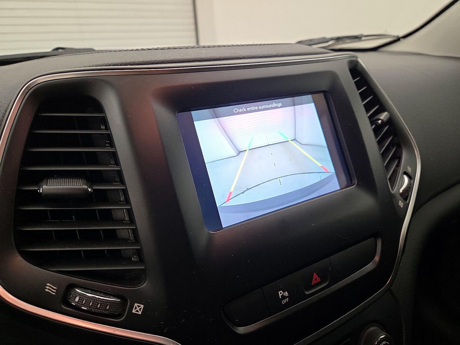 2020 Jeep Cherokee Latitude Plus - Photo 15