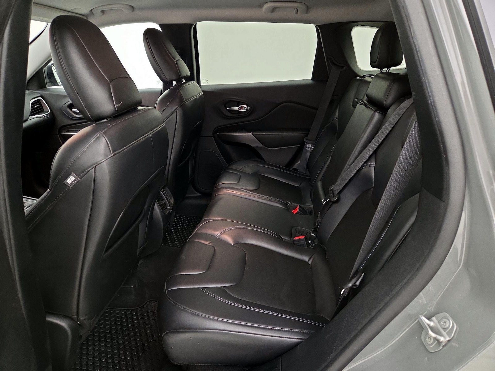2020 Jeep Cherokee Latitude Plus - Photo 19