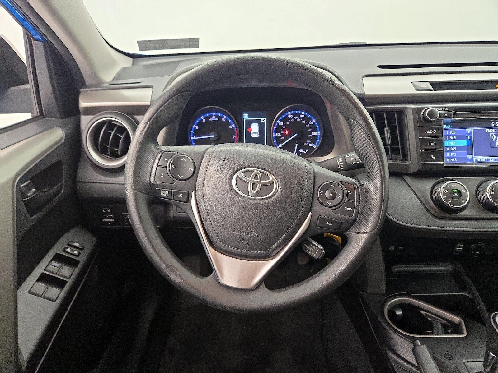 2017 Toyota RAV4 LE - Photo 11