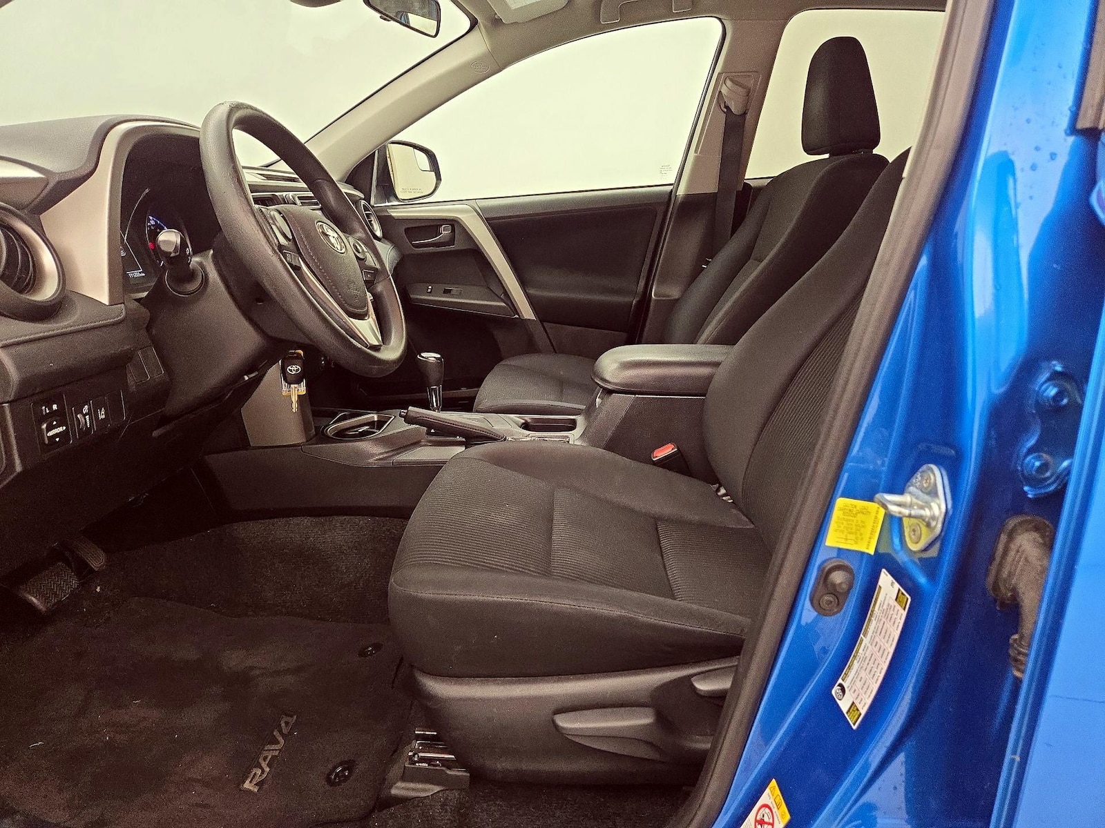 2017 Toyota RAV4 LE - Photo 12