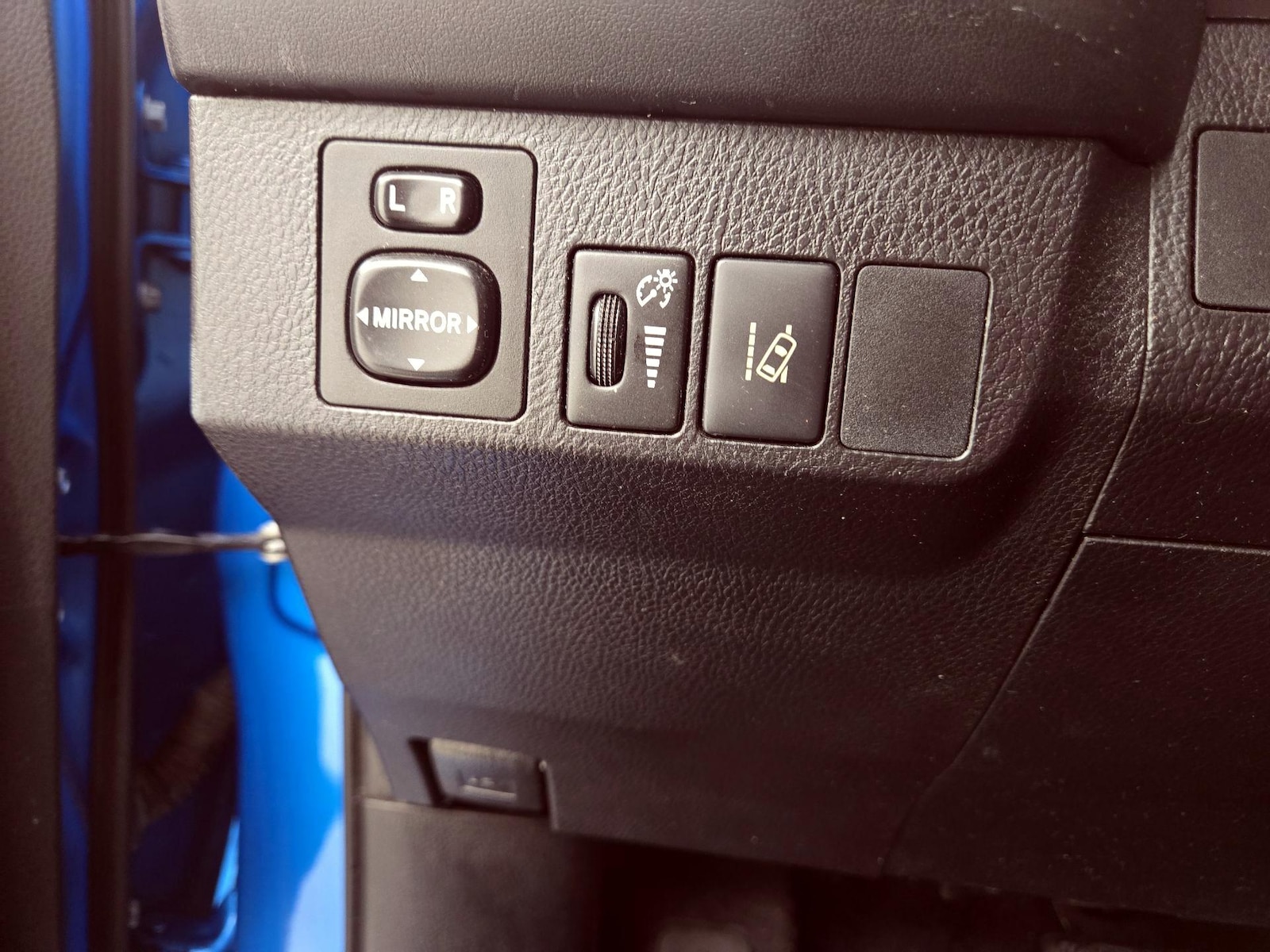 2017 Toyota RAV4 LE - Photo 14