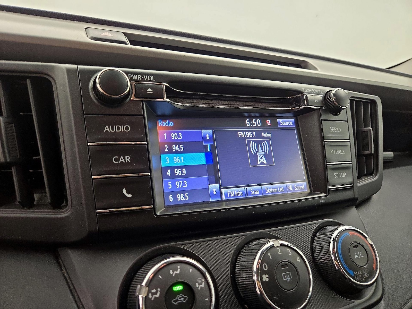 2017 Toyota RAV4 LE - Photo 16
