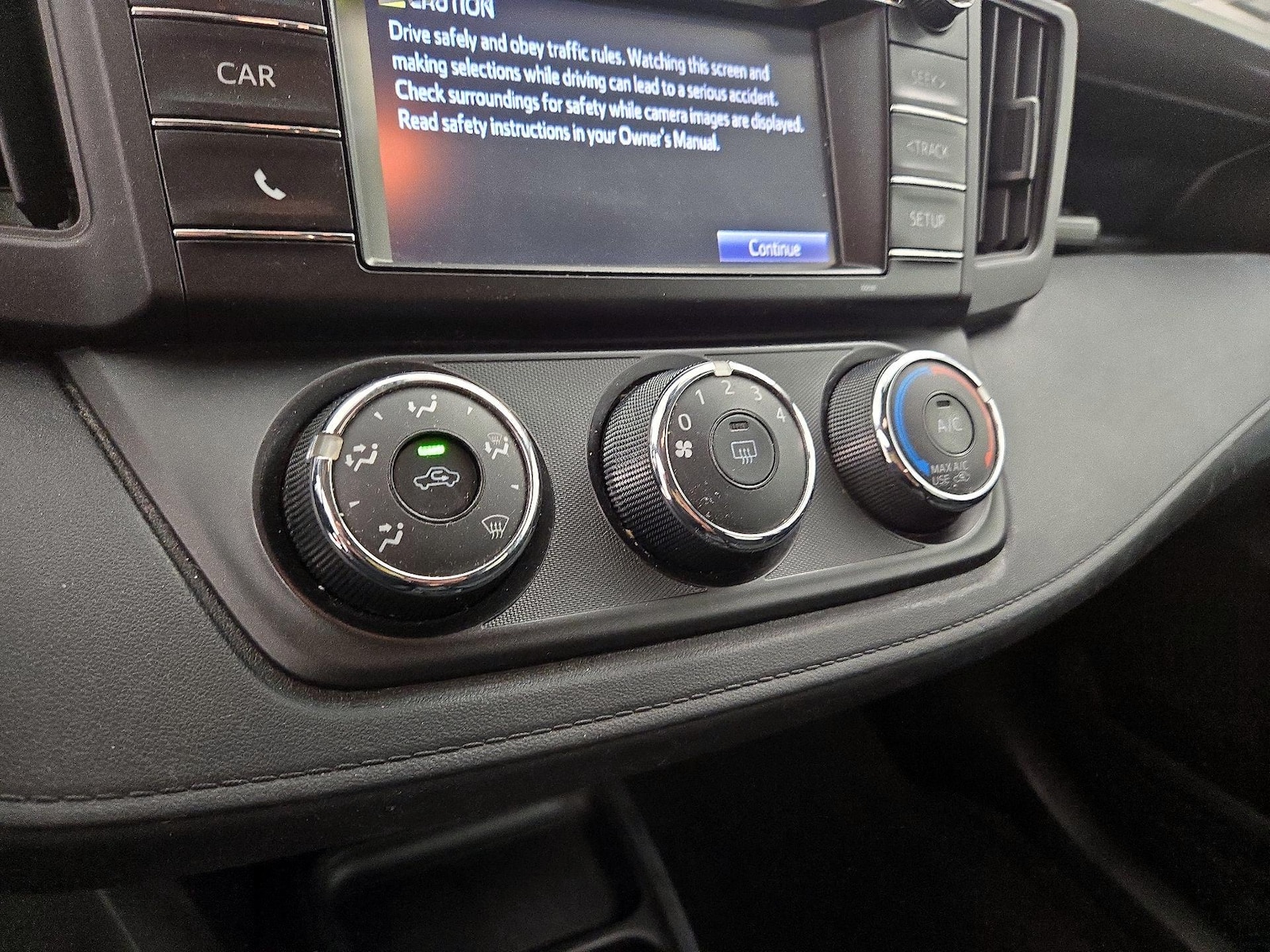 2017 Toyota RAV4 LE - Photo 17