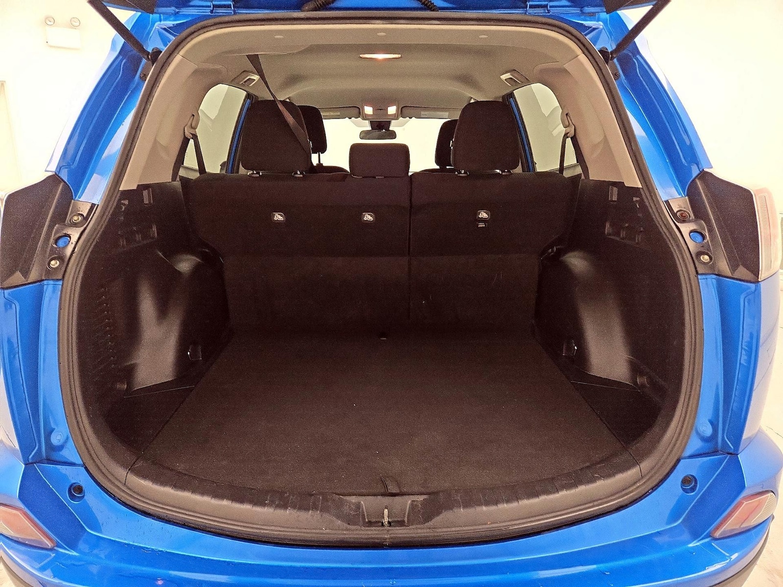 2017 Toyota RAV4 LE - Photo 20