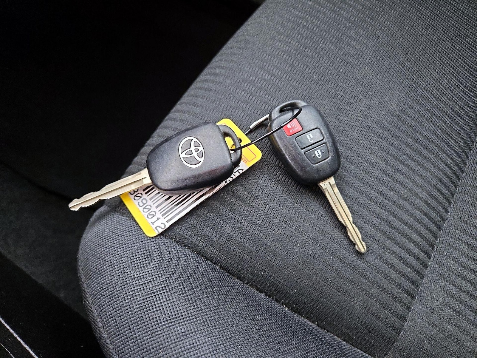 2017 Toyota RAV4 LE - Photo 22