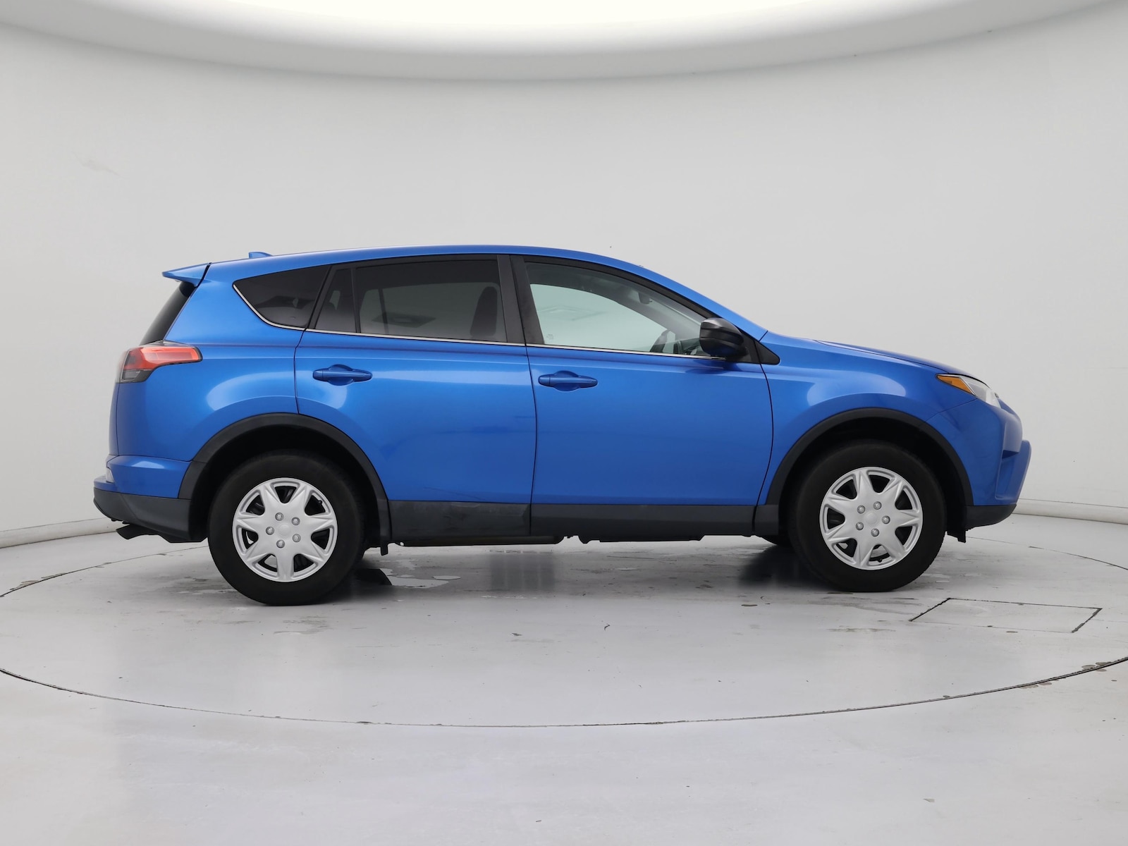 2017 Toyota RAV4 LE - Photo 8