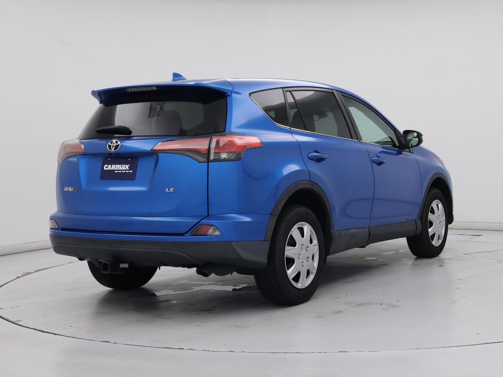 2017 Toyota RAV4 LE - Photo 9