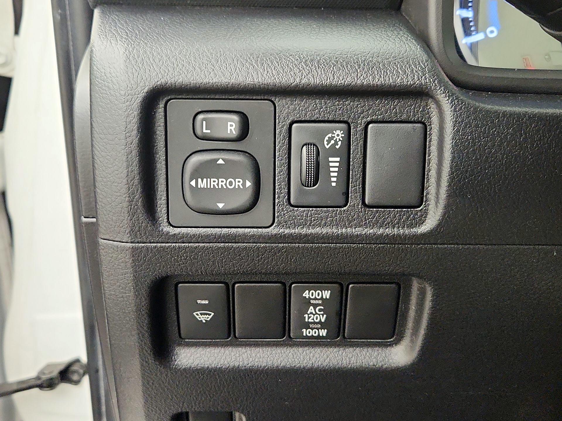 Thumbnail: 2017 Toyota 4Runner - 13