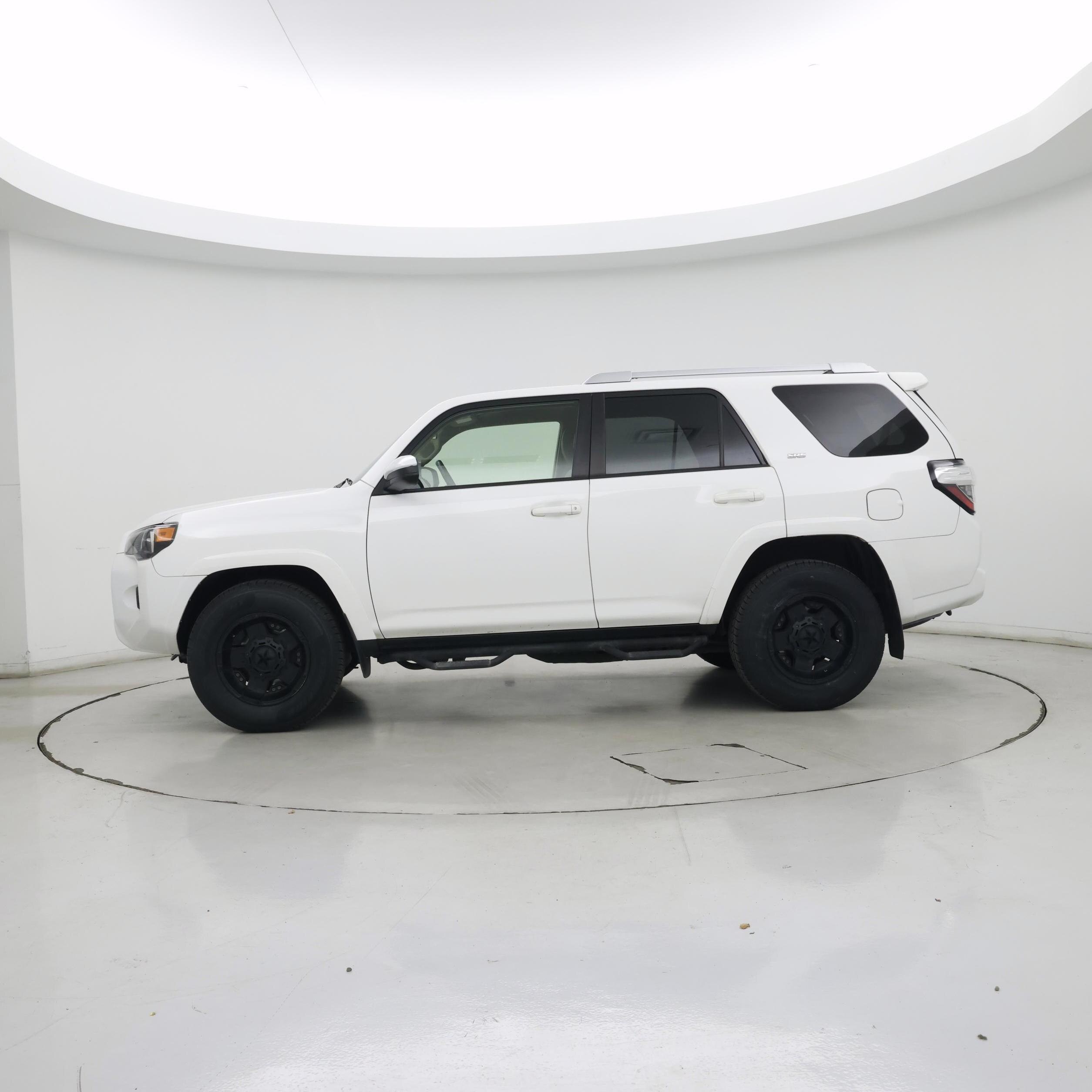 Thumbnail: 2017 Toyota 4Runner - 3