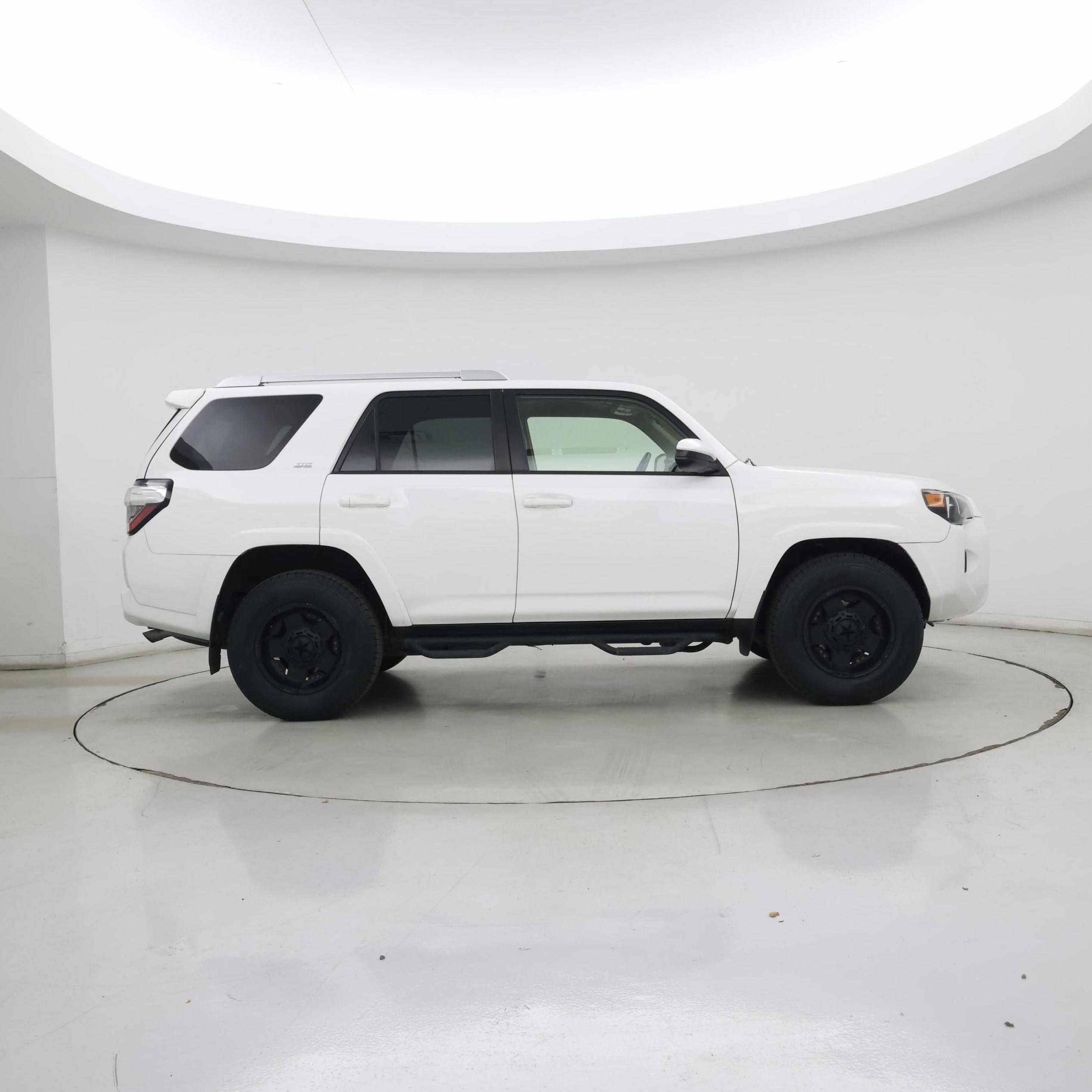 Thumbnail: 2017 Toyota 4Runner - 7