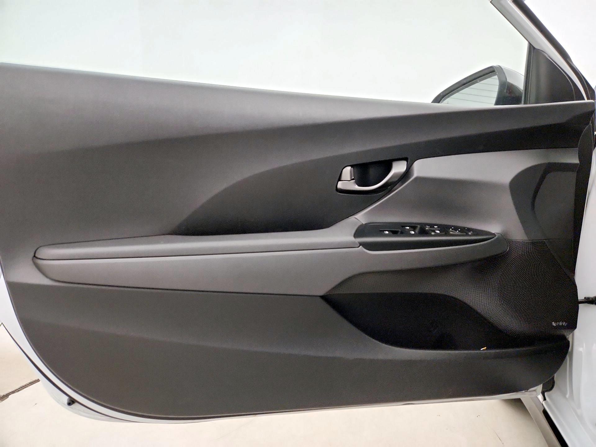 Thumbnail: 2020 Hyundai Veloster - 12