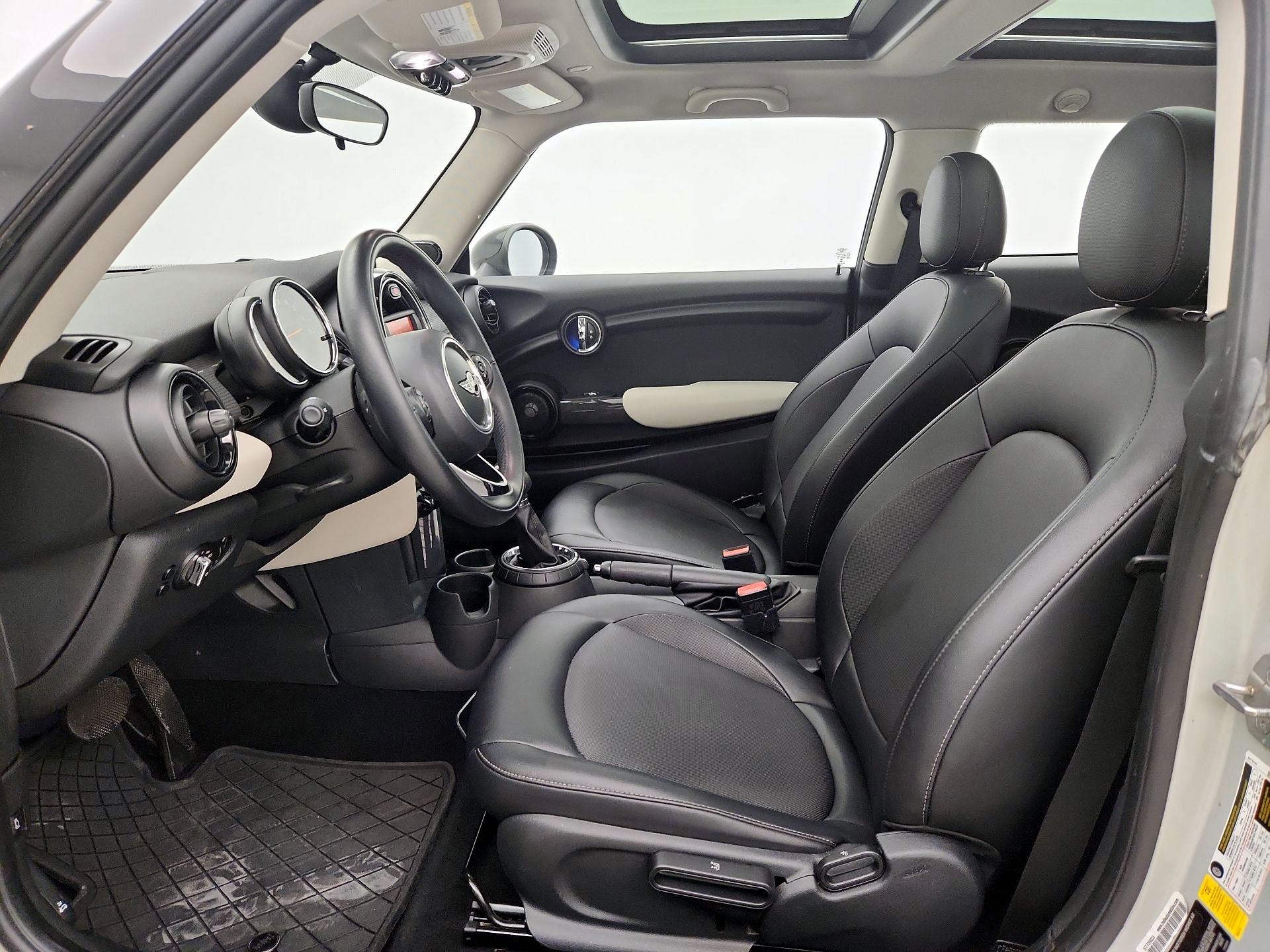 Thumbnail: 2016 MINI Cooper Hardtop - 11