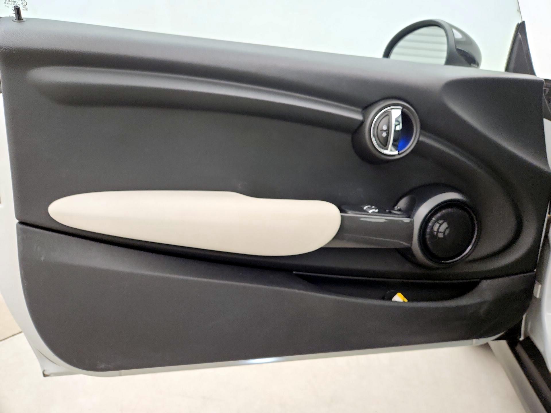 Thumbnail: 2016 MINI Cooper Hardtop - 12