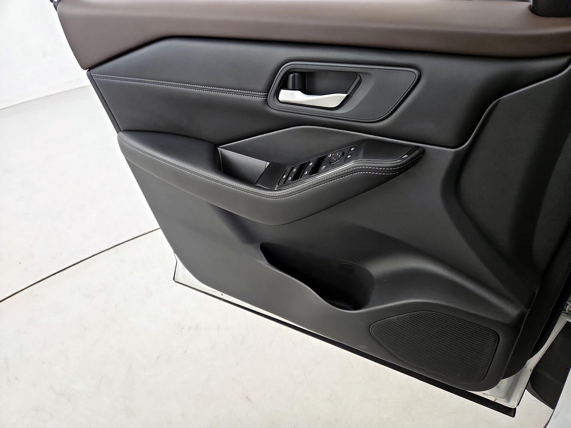 Thumbnail: 2023 Nissan Rogue - 12