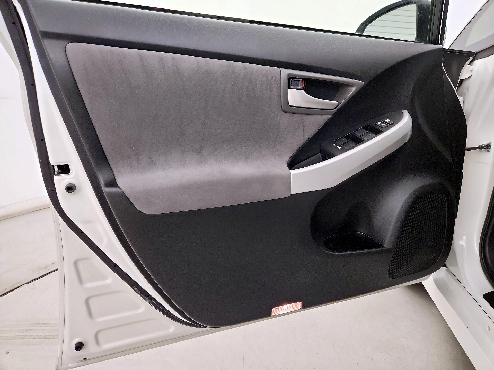 Thumbnail: 2015 Toyota Prius - 12