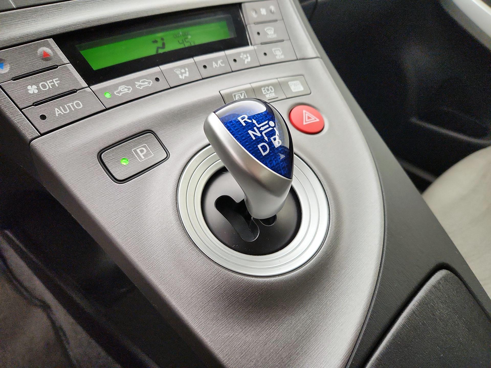 Thumbnail: 2015 Toyota Prius - 17