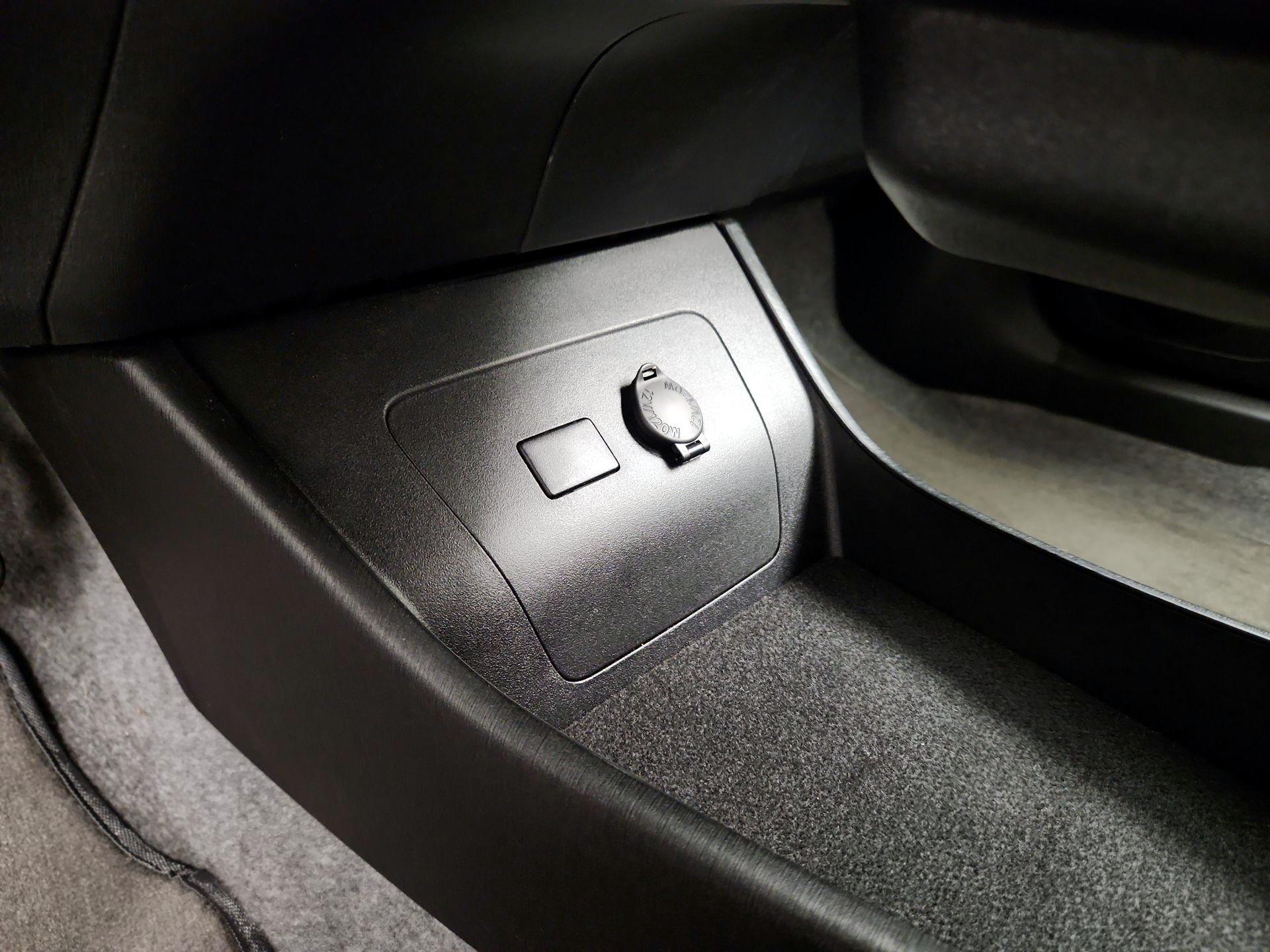 Thumbnail: 2015 Toyota Prius - 18