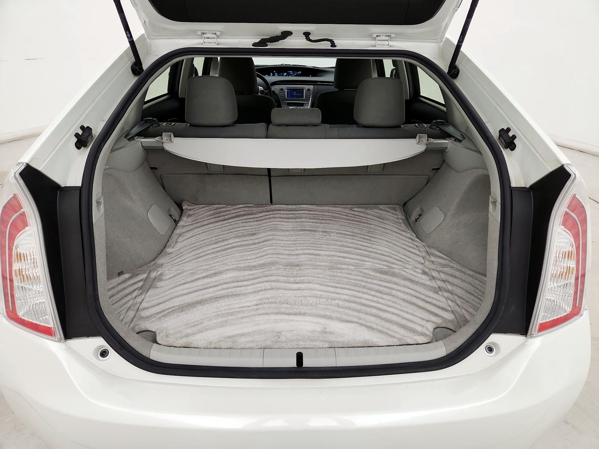 Thumbnail: 2015 Toyota Prius - 20