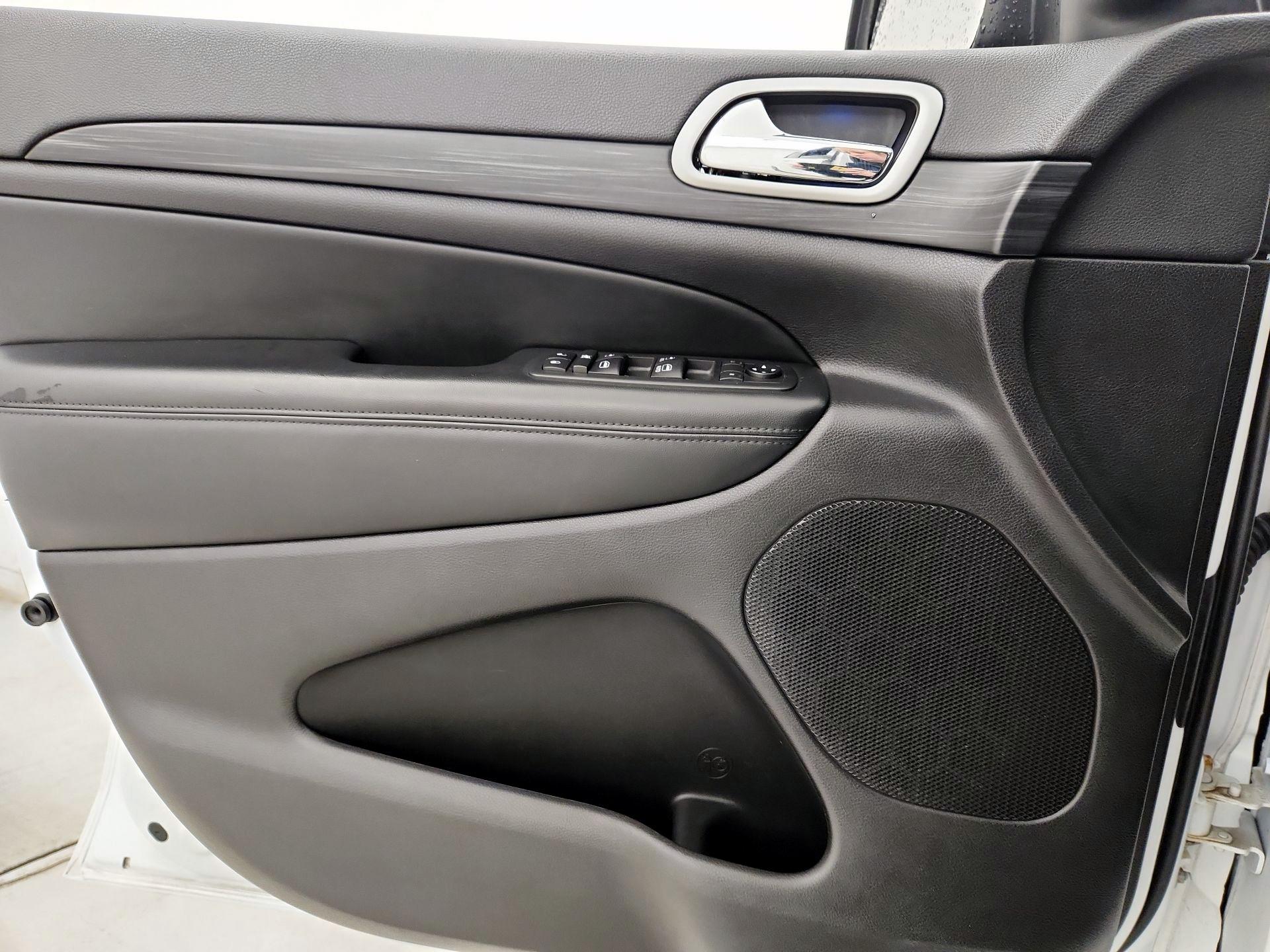 Thumbnail: 2020 Jeep Grand Cherokee - 12