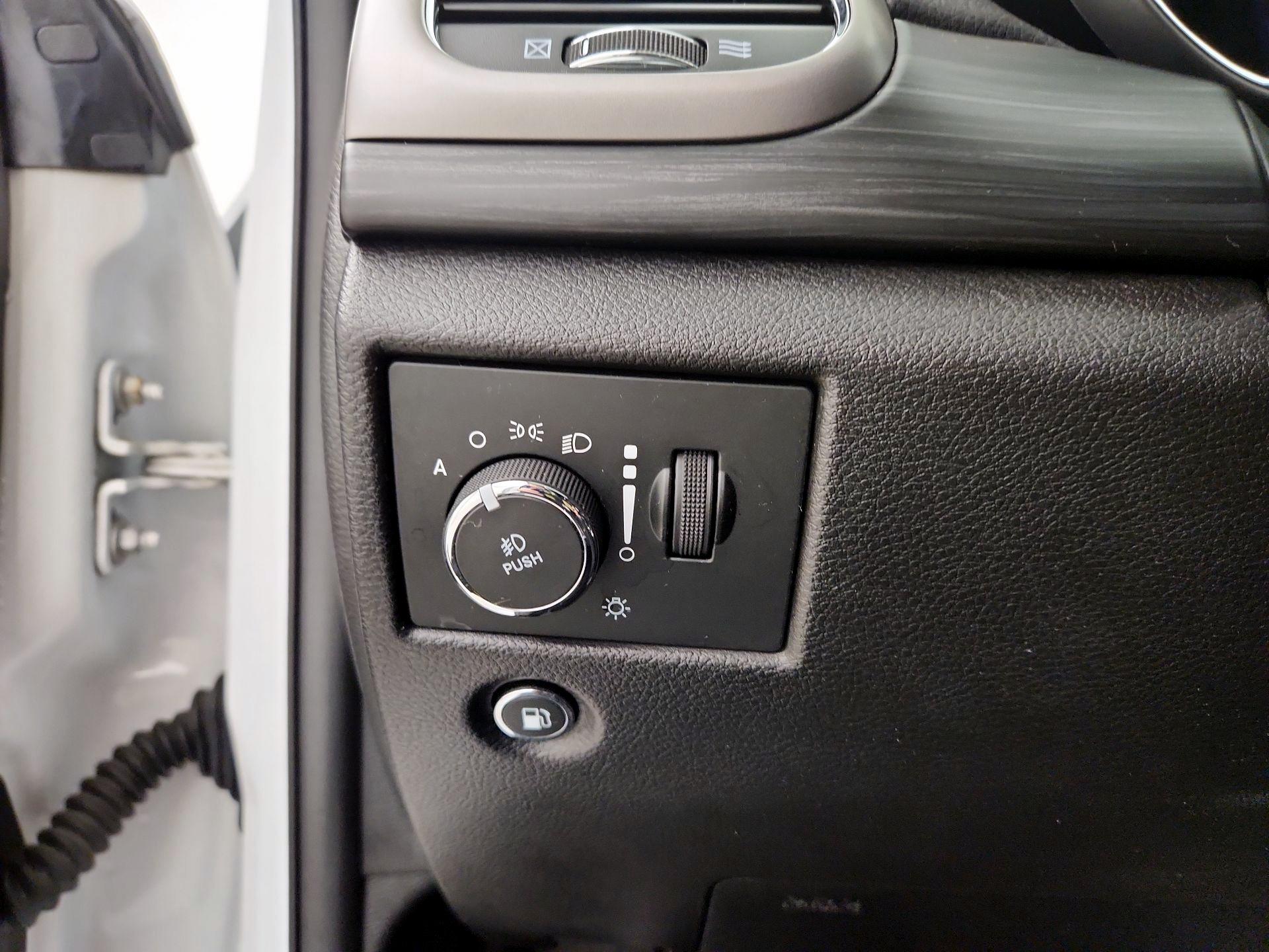 Thumbnail: 2020 Jeep Grand Cherokee - 13