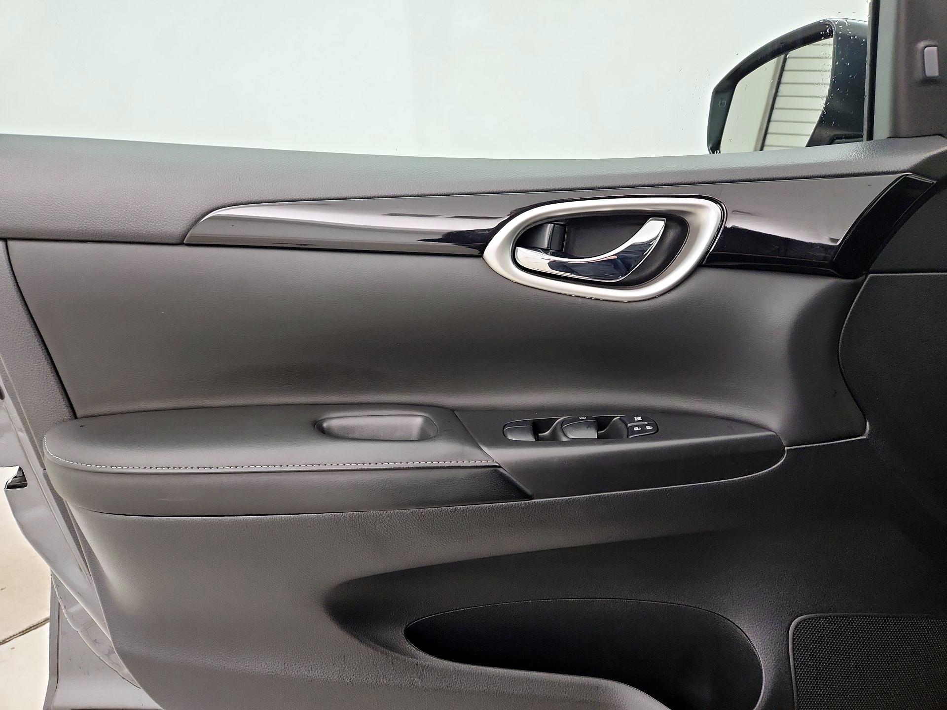 Thumbnail: 2019 Nissan Sentra - 12