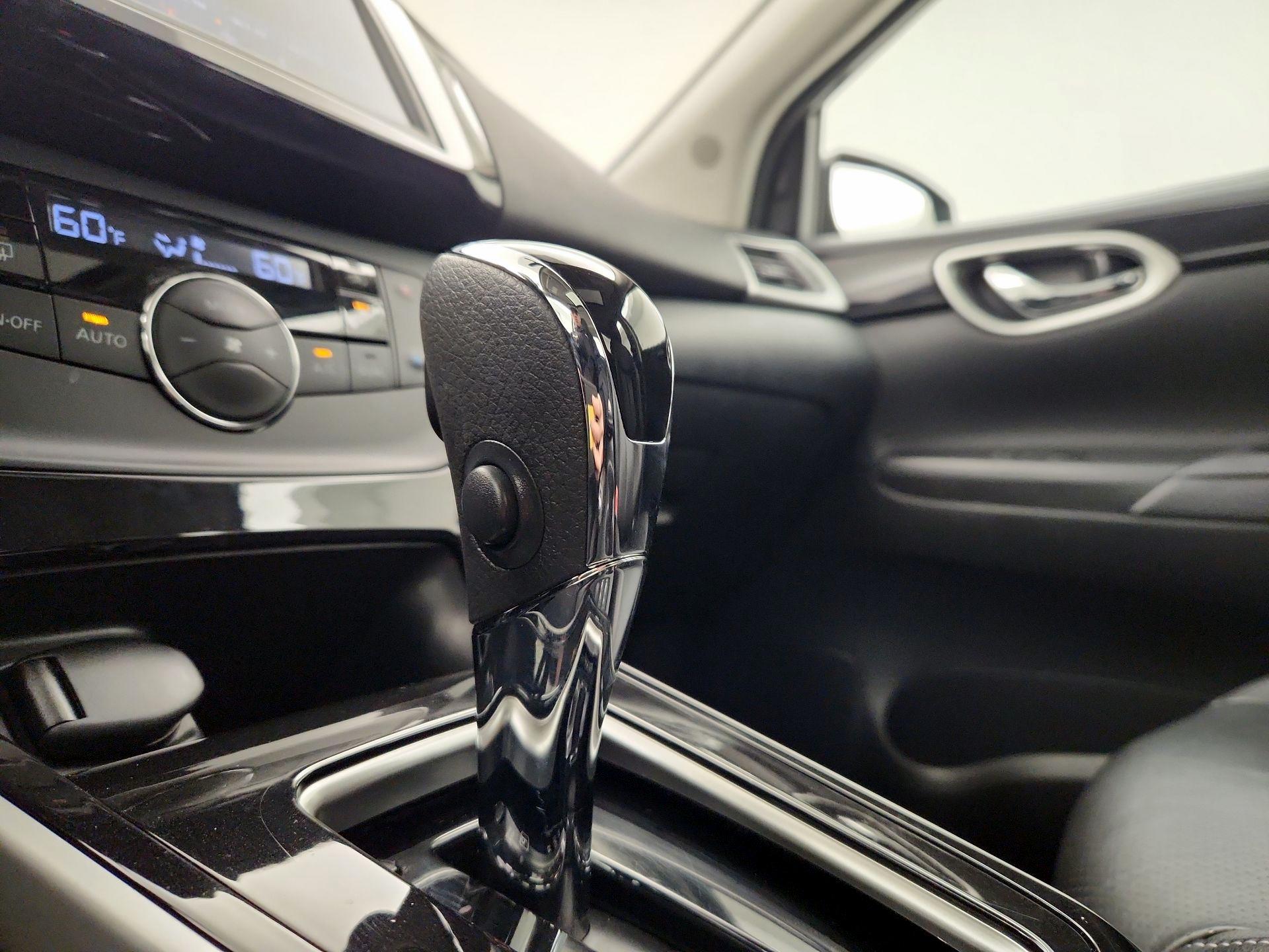 Thumbnail: 2019 Nissan Sentra - 17