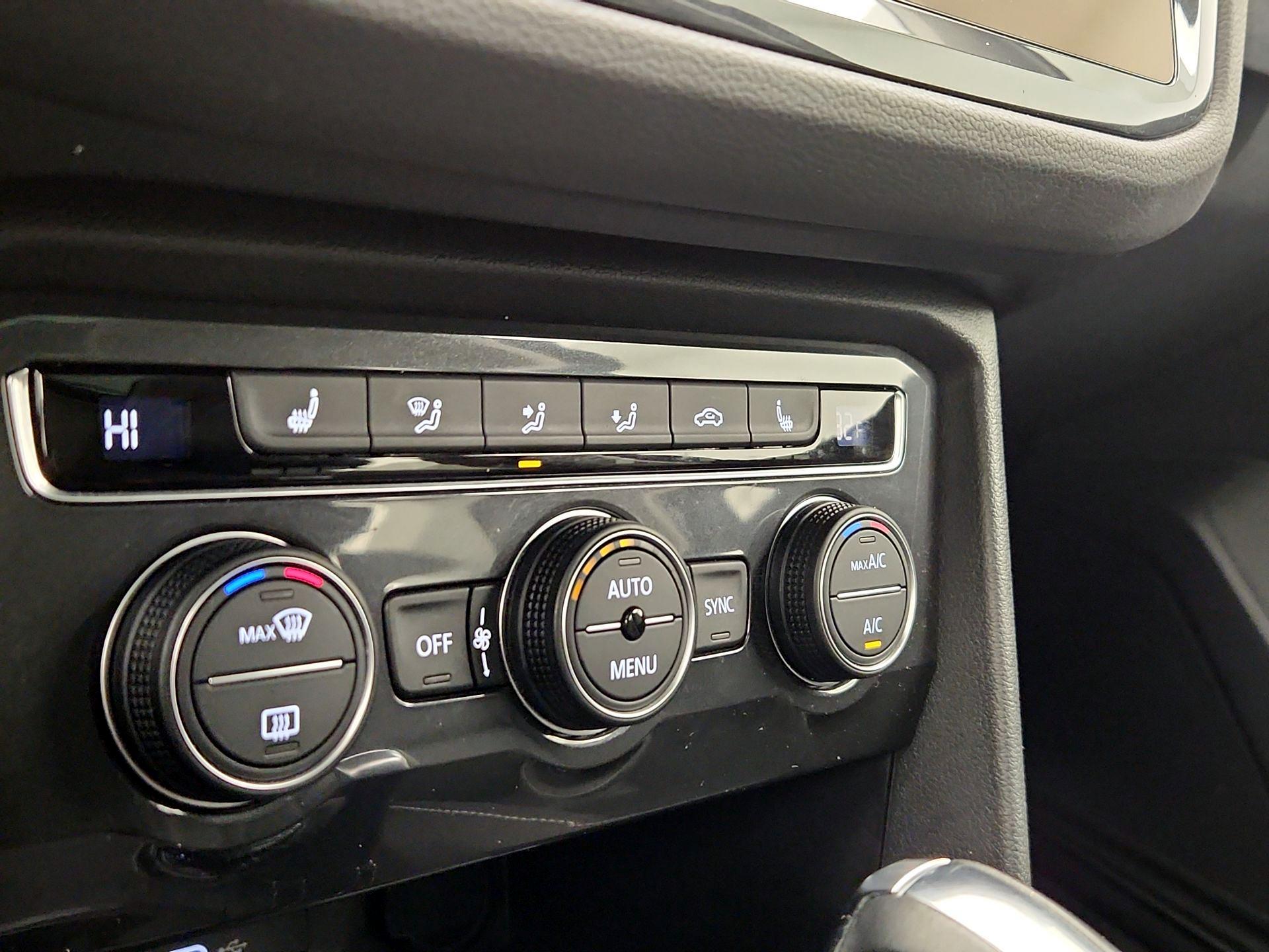 Thumbnail: 2021 Volkswagen Tiguan - 16