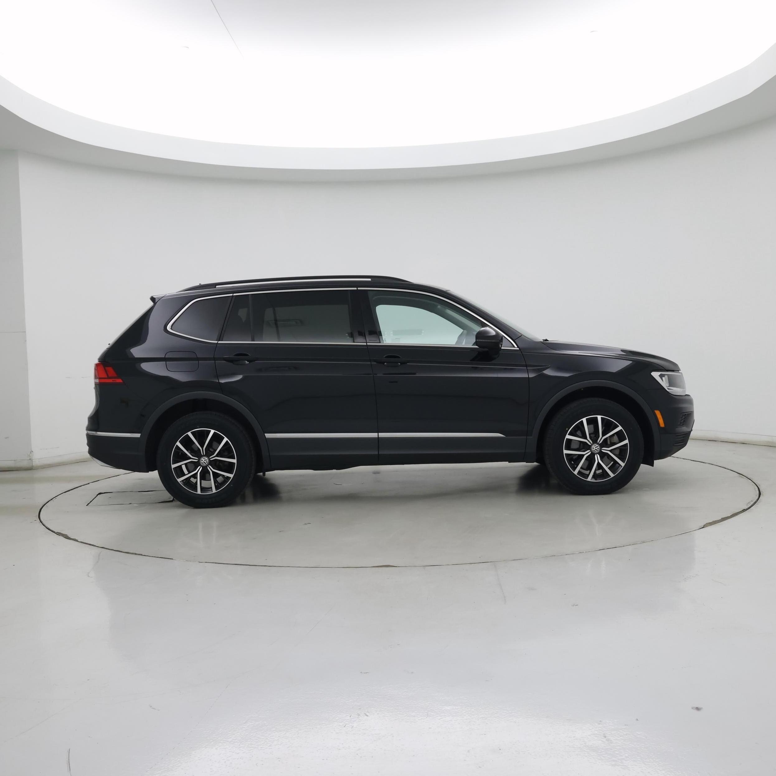 Thumbnail: 2021 Volkswagen Tiguan - 7