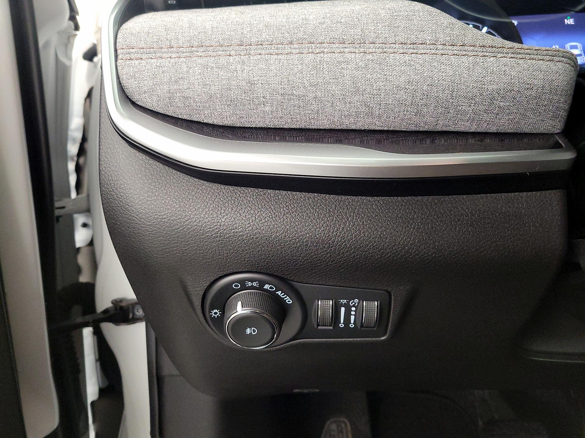 Thumbnail: 2022 Jeep Compass - 13