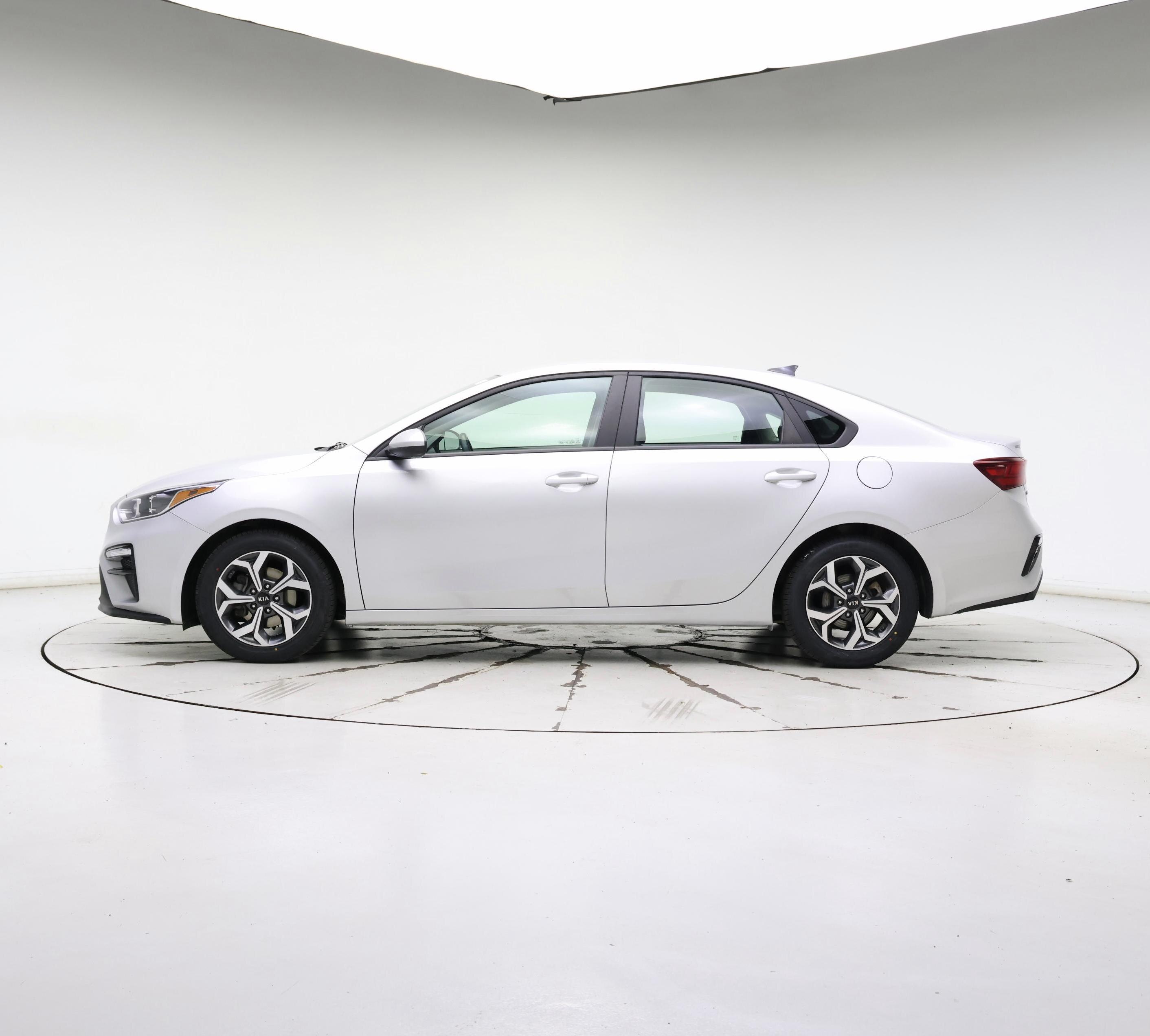 Thumbnail: 2021 Kia Forte - 3