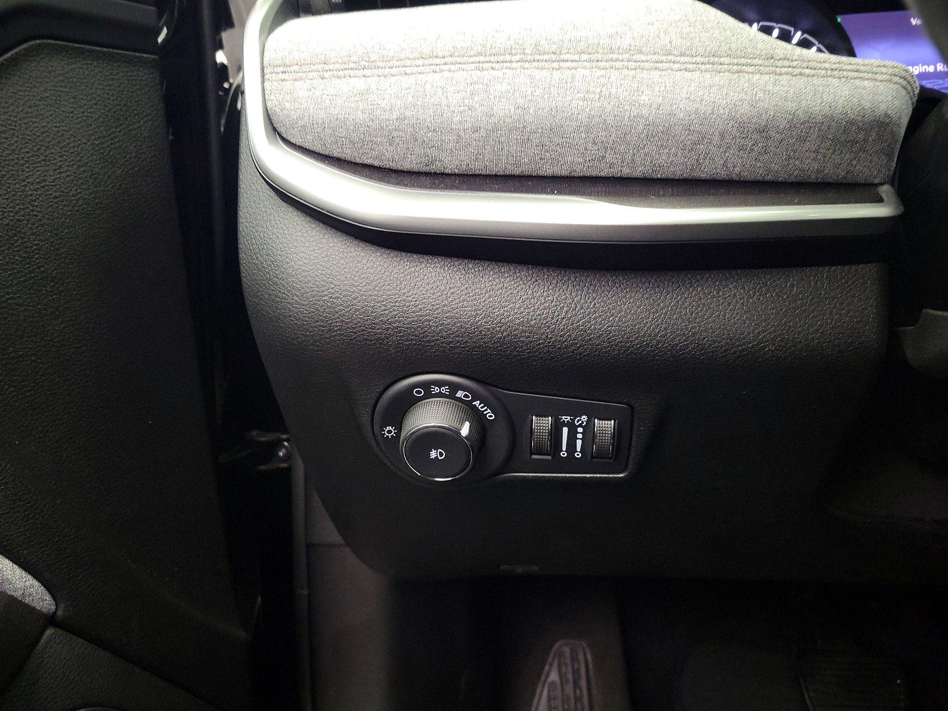 Thumbnail: 2022 Jeep Compass - 13