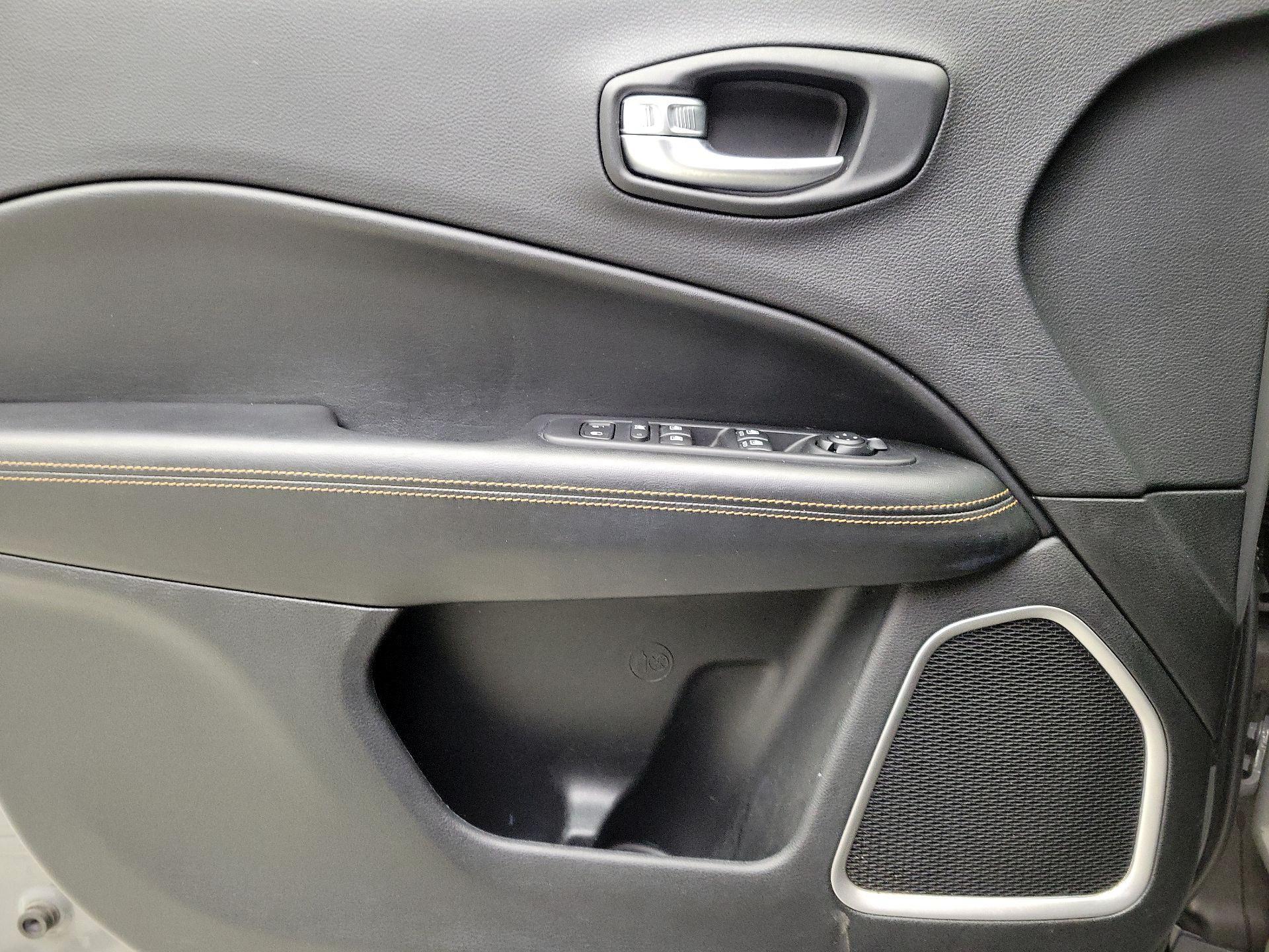 Thumbnail: 2021 Jeep Compass - 12