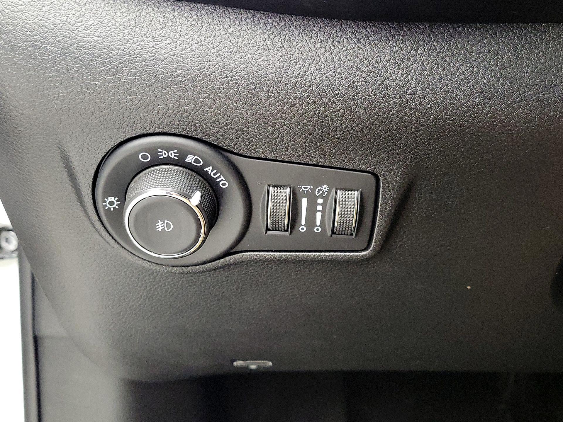 Thumbnail: 2022 Jeep Compass - 13