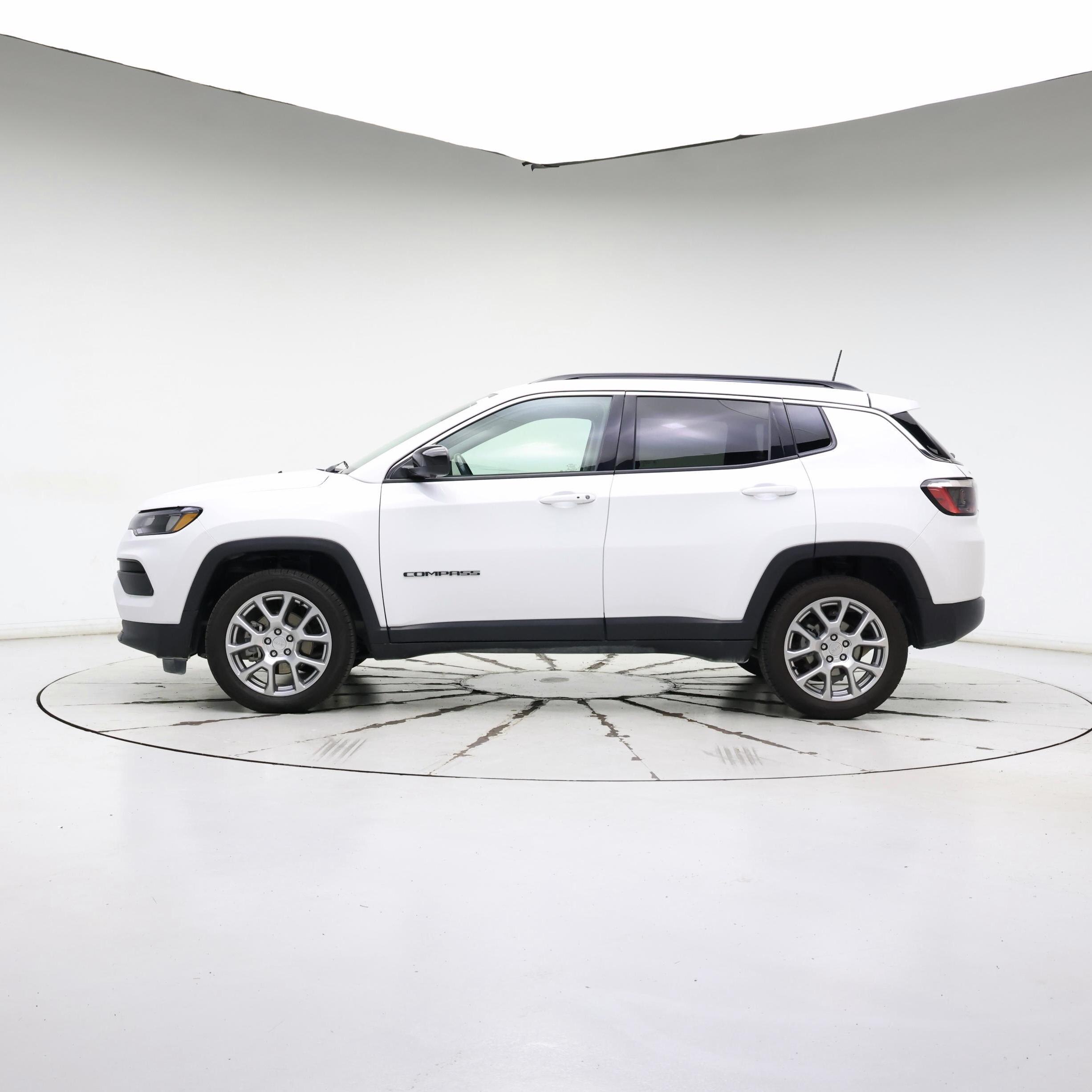 Thumbnail: 2022 Jeep Compass - 3